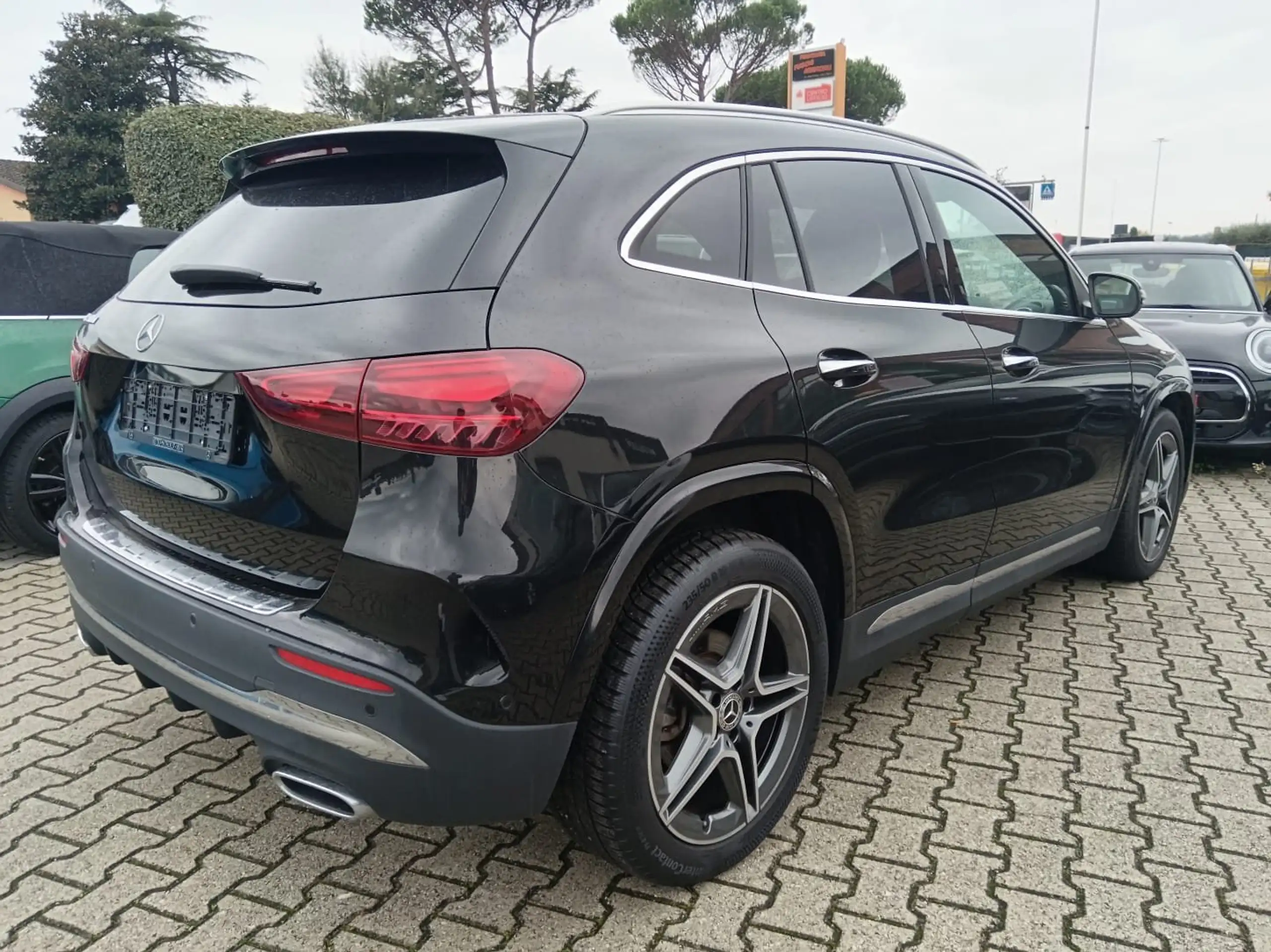 Mercedes-Benz - GLA 200