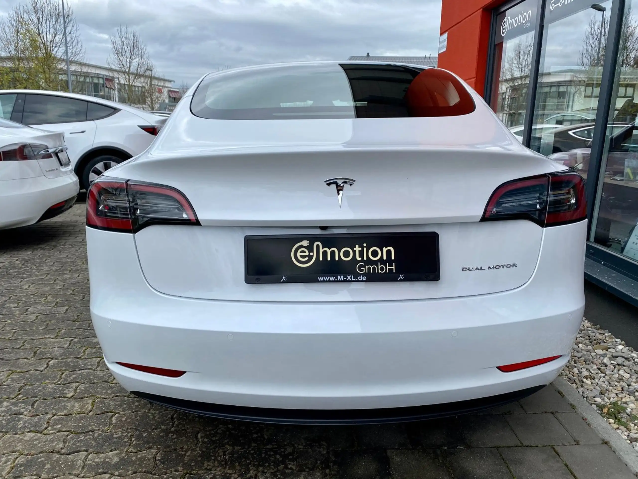 Tesla - Model 3