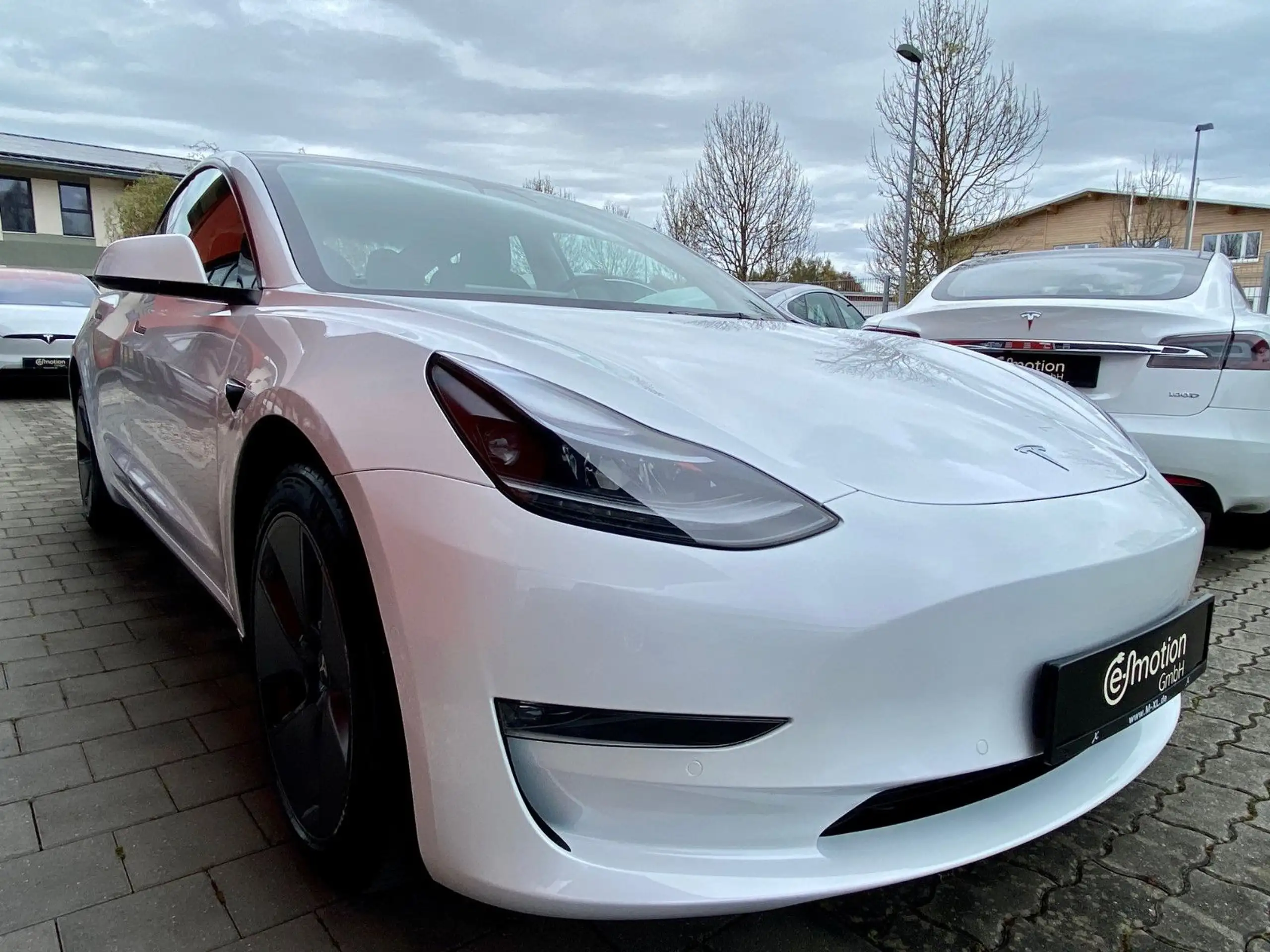 Tesla - Model 3