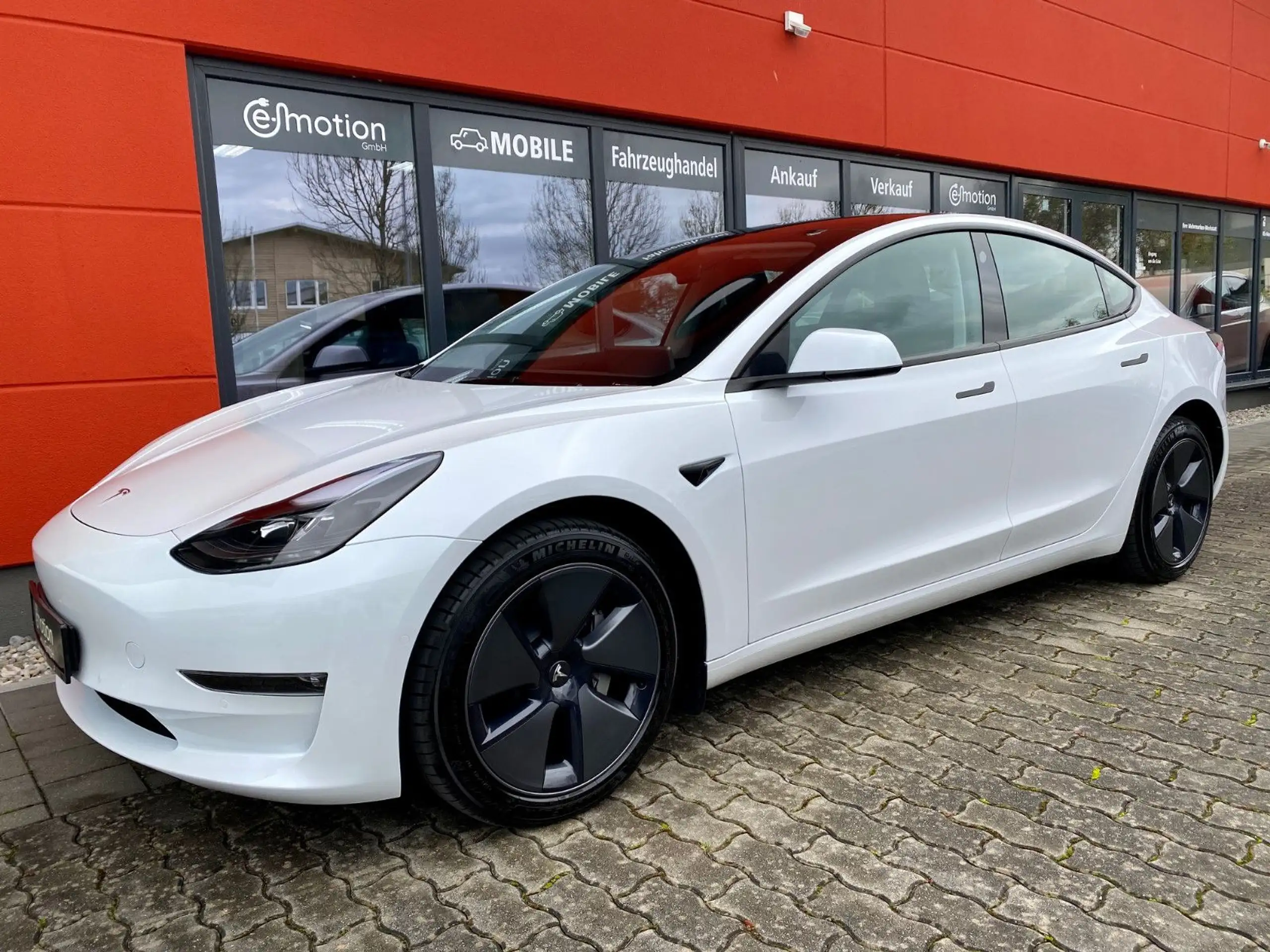 Tesla - Model 3