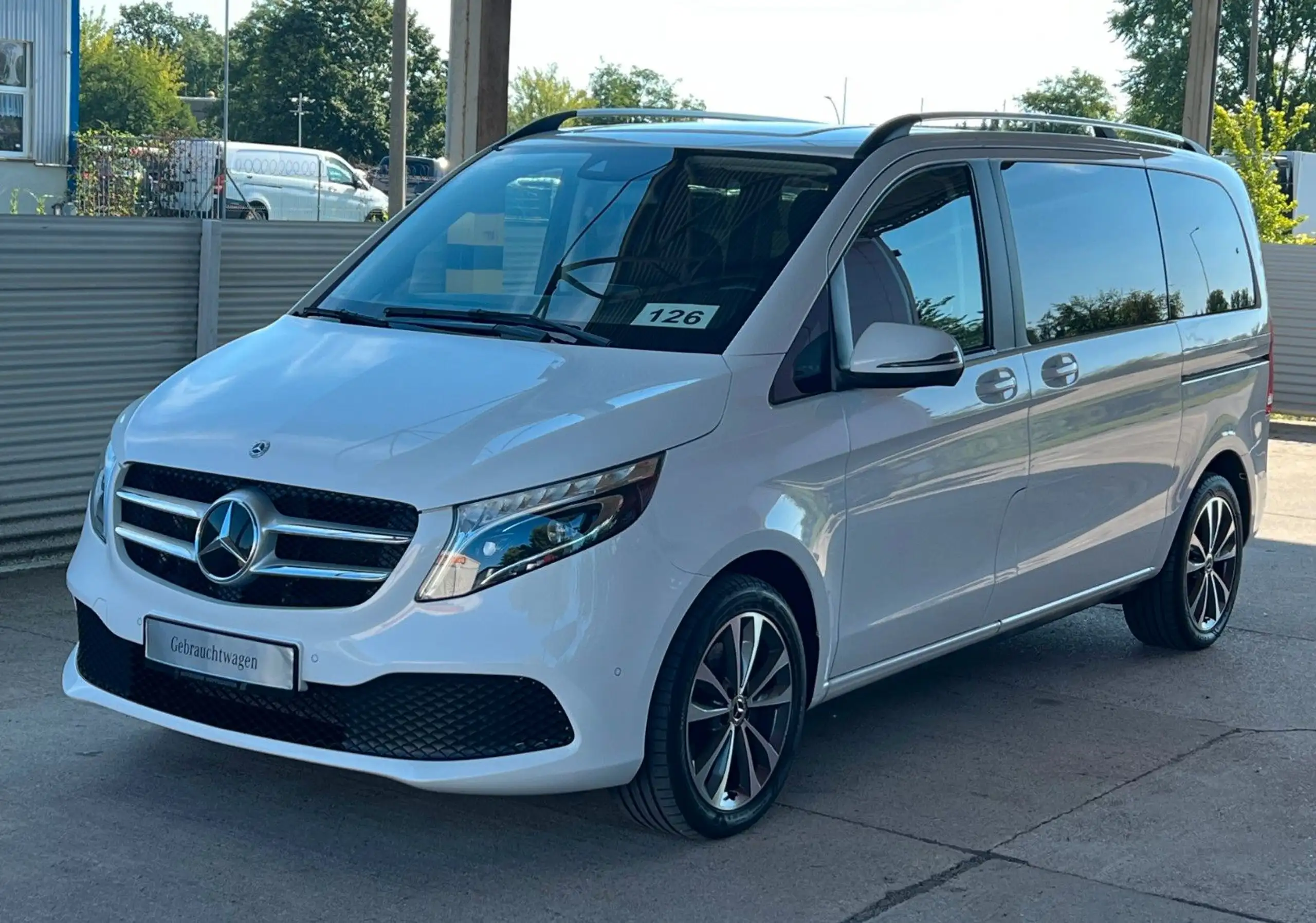 Mercedes-Benz - V 250