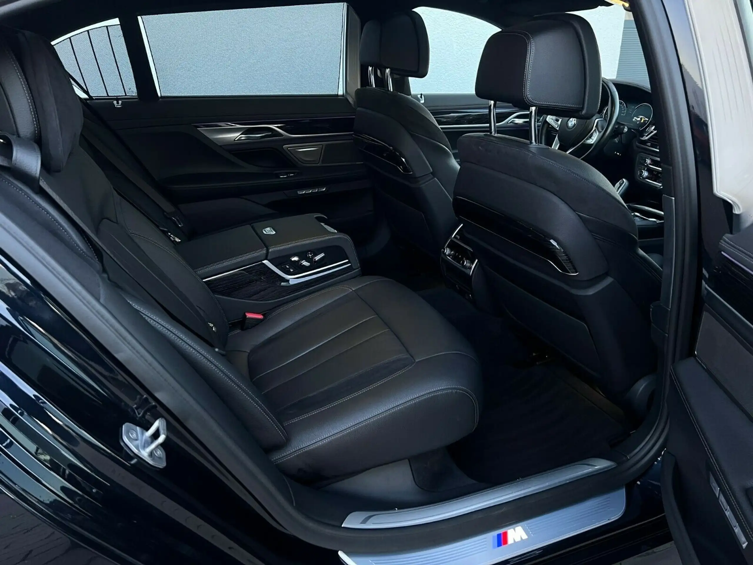 BMW - 740