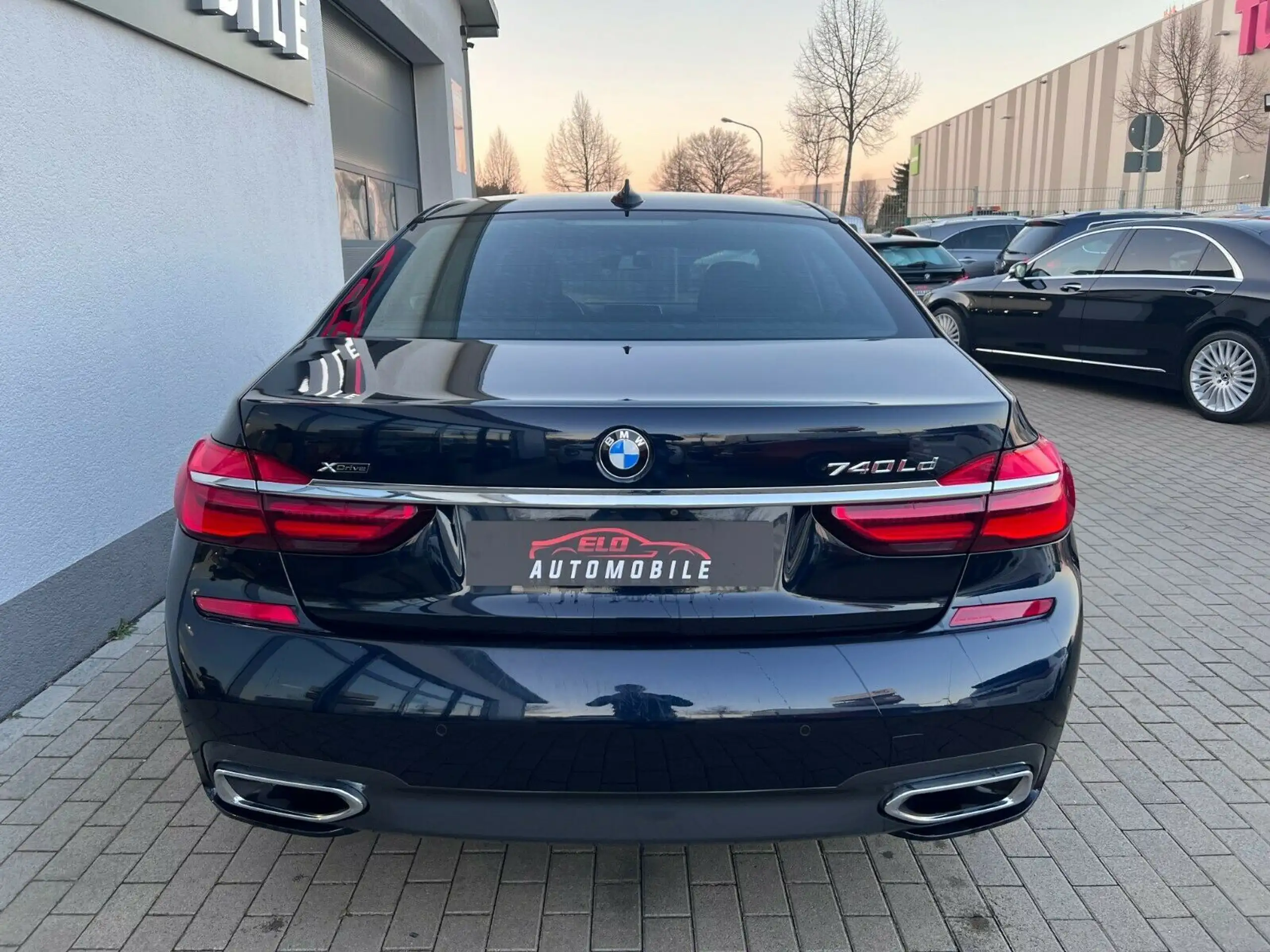 BMW - 740