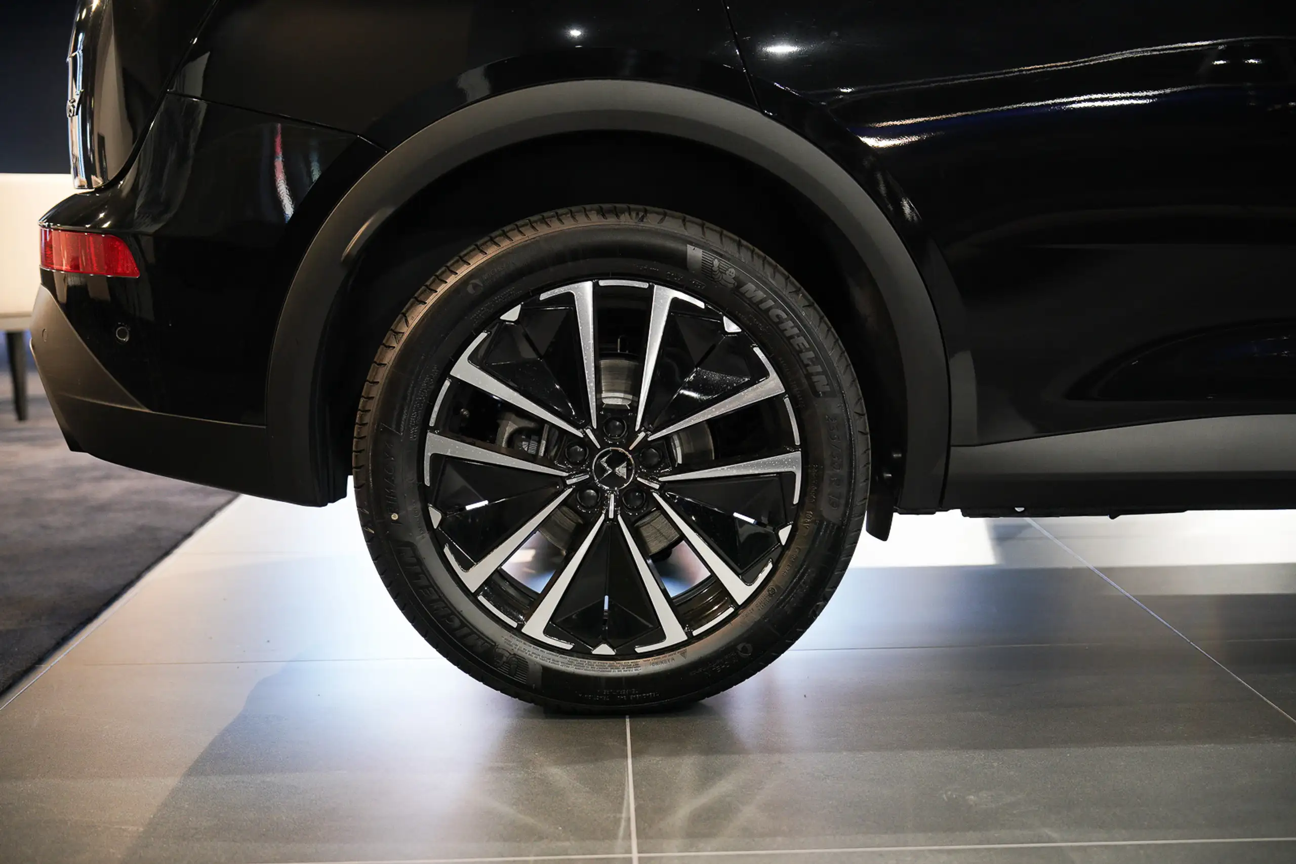 DS Automobiles - DS 7 Crossback