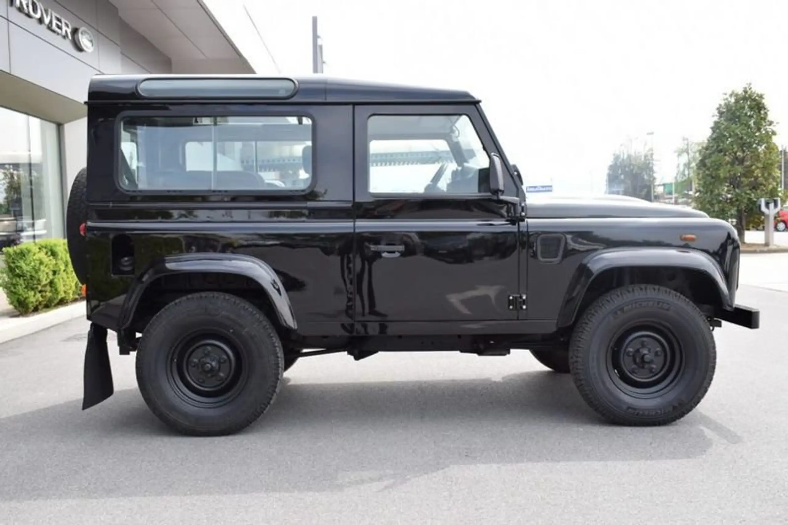 Land Rover - Defender