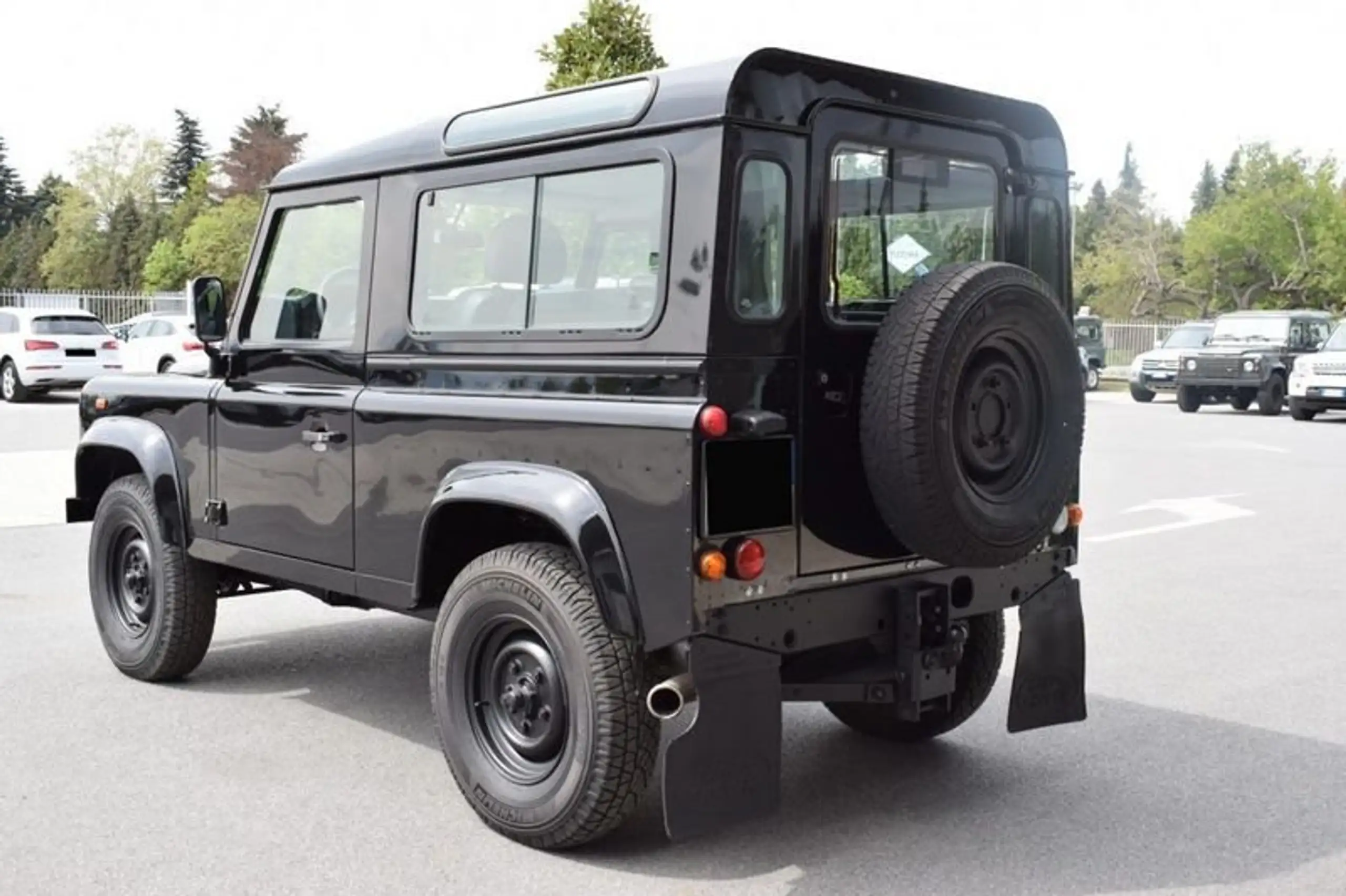 Land Rover - Defender