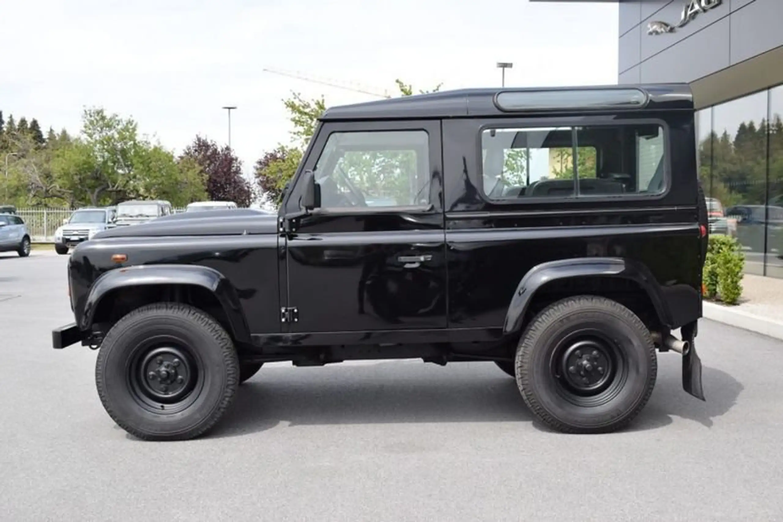 Land Rover - Defender