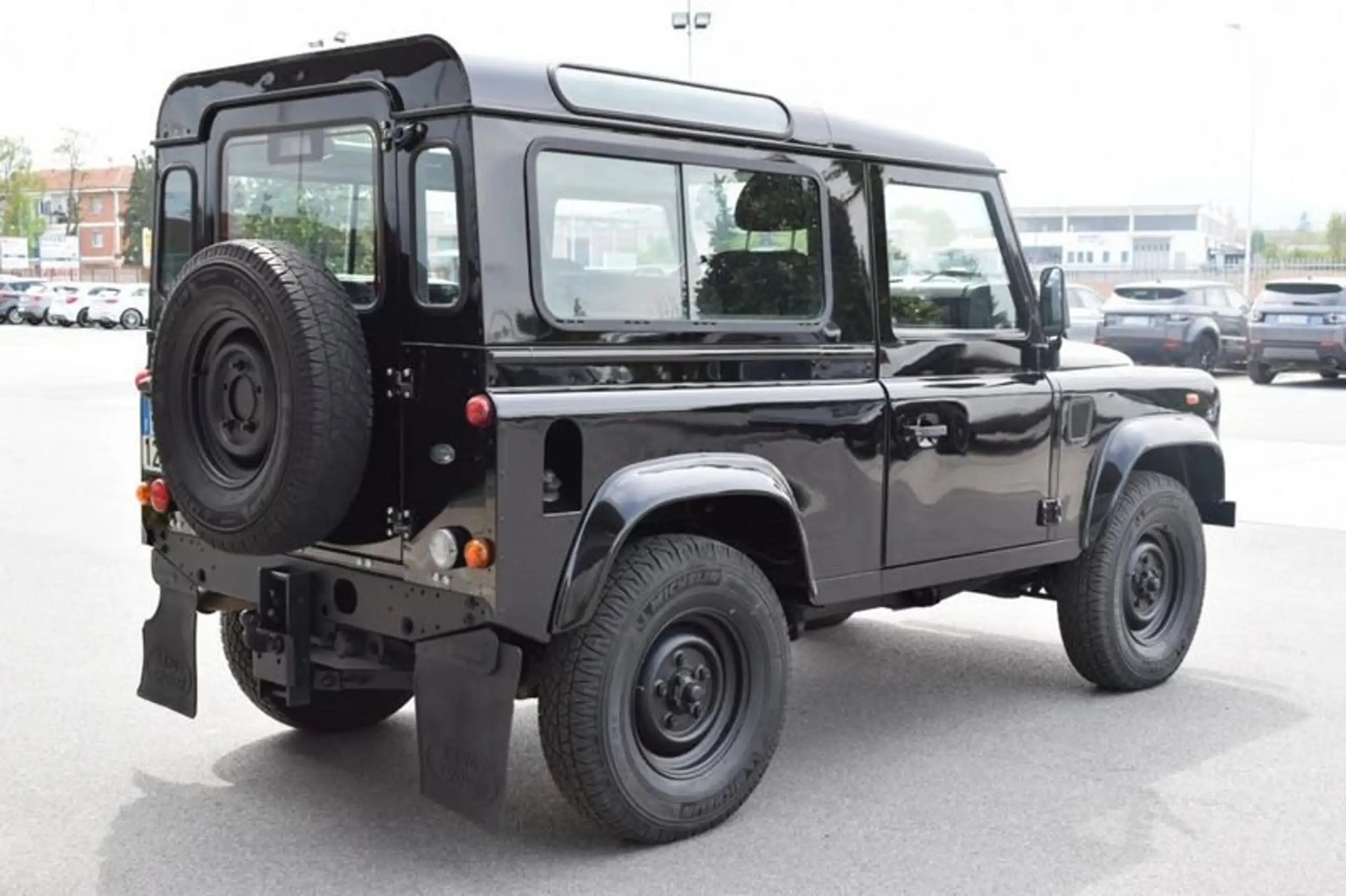 Land Rover - Defender