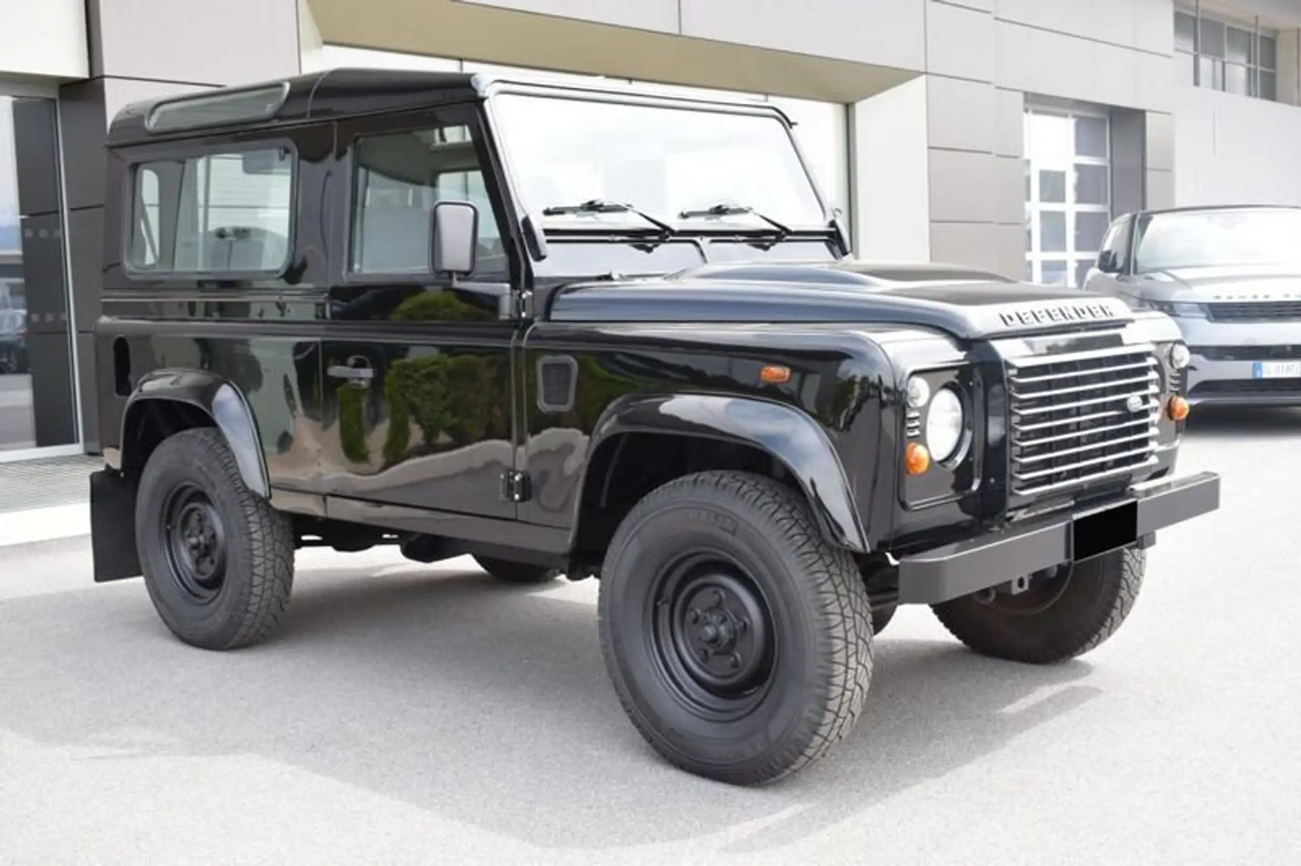 Land Rover - Defender