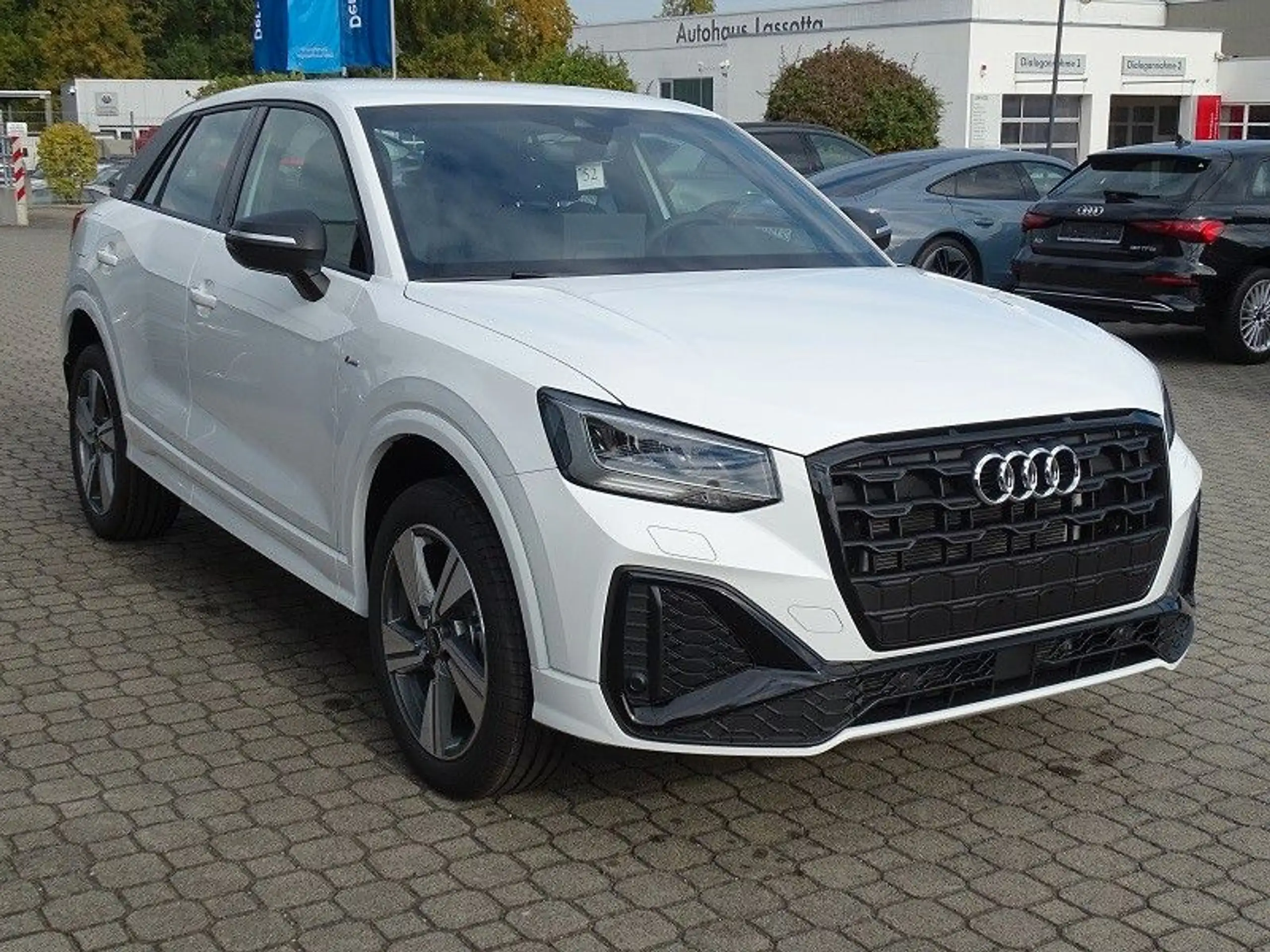 Audi - Q2