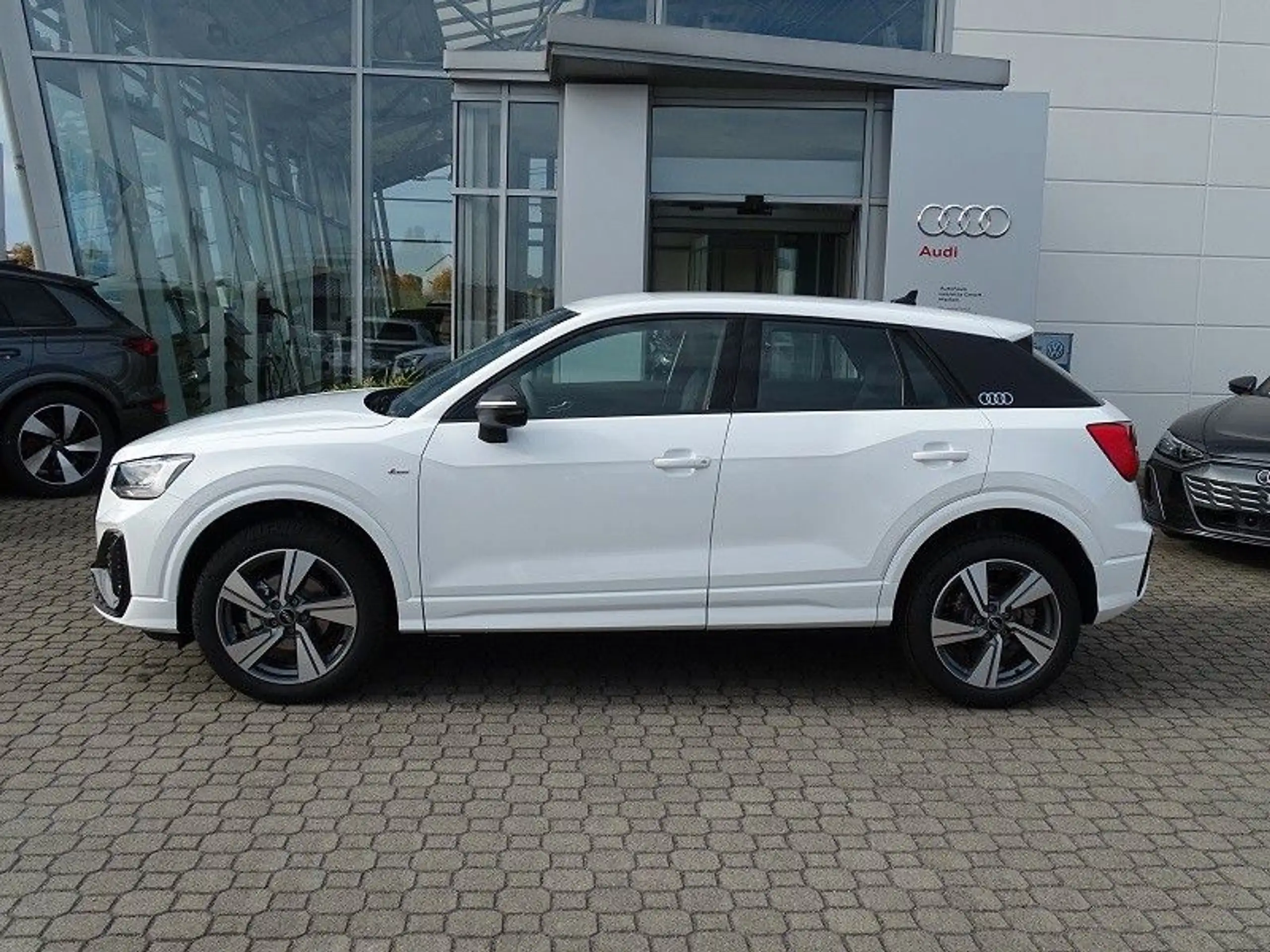 Audi - Q2