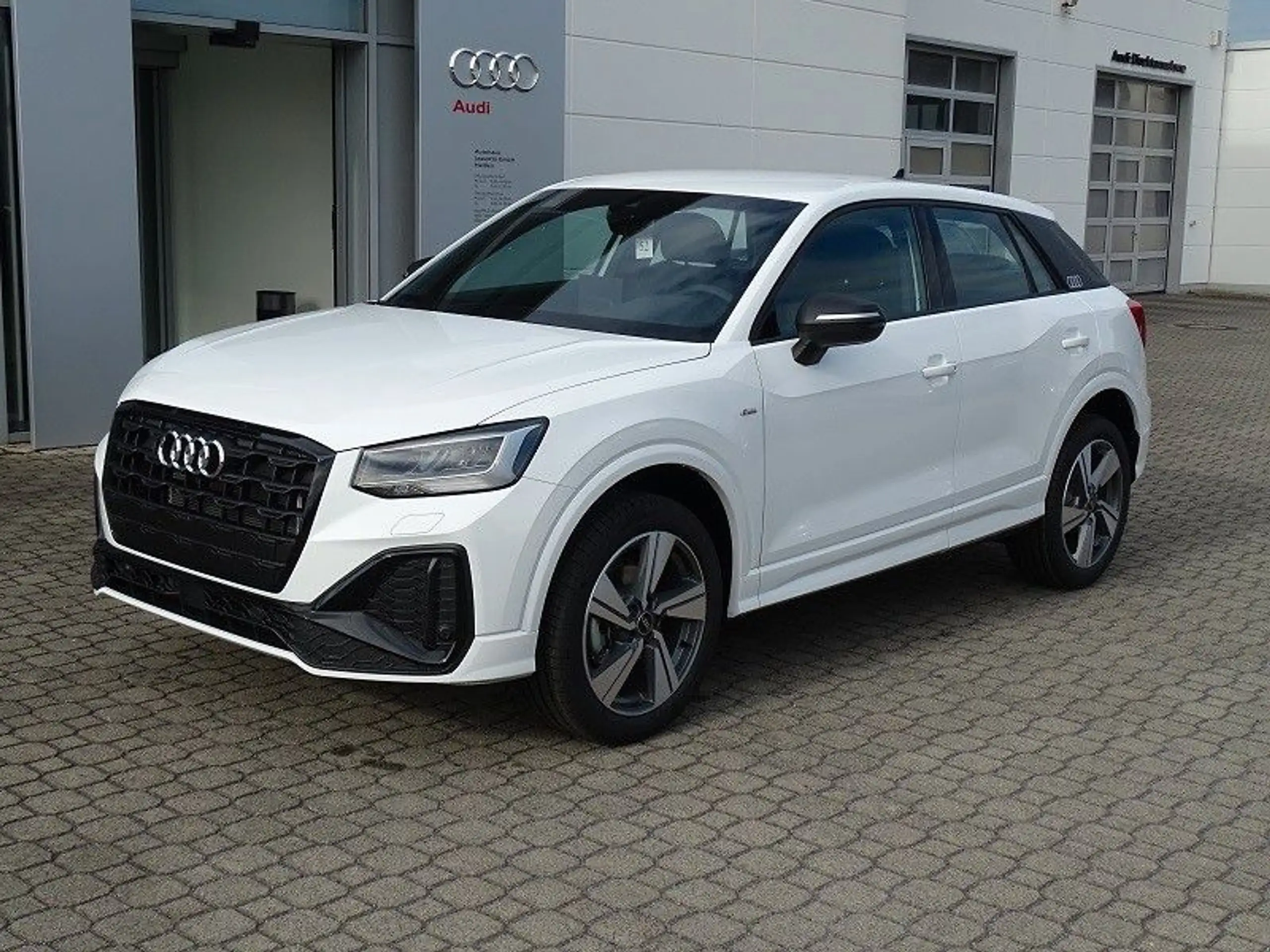 Audi - Q2