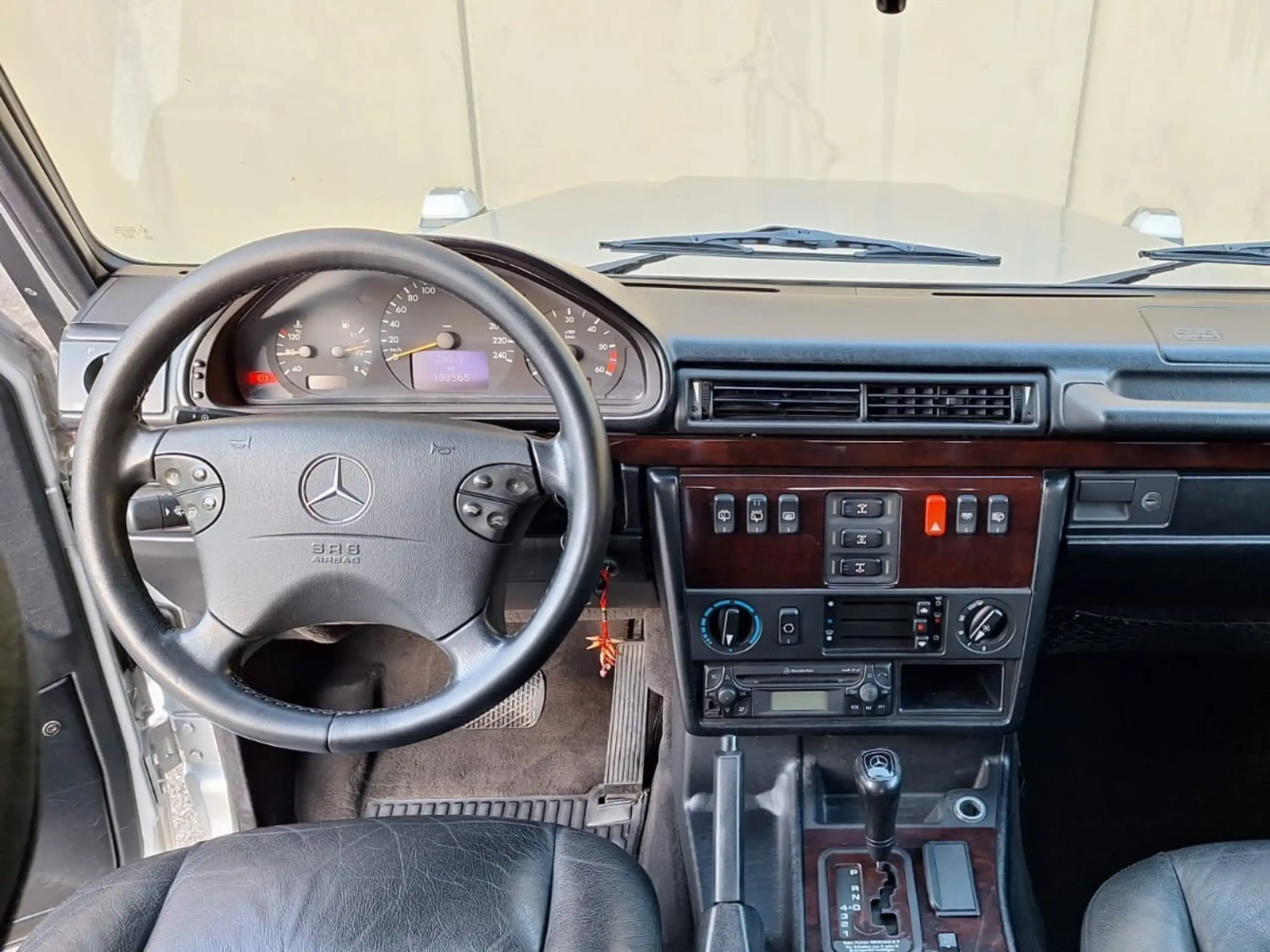 Mercedes-Benz - G 300