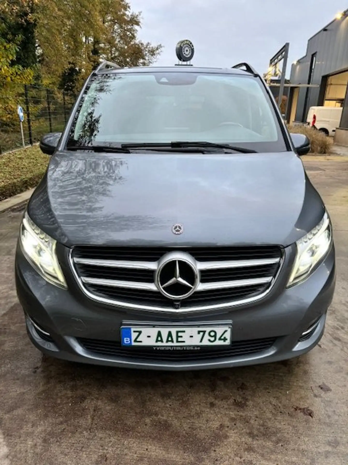 Mercedes-Benz - V 250