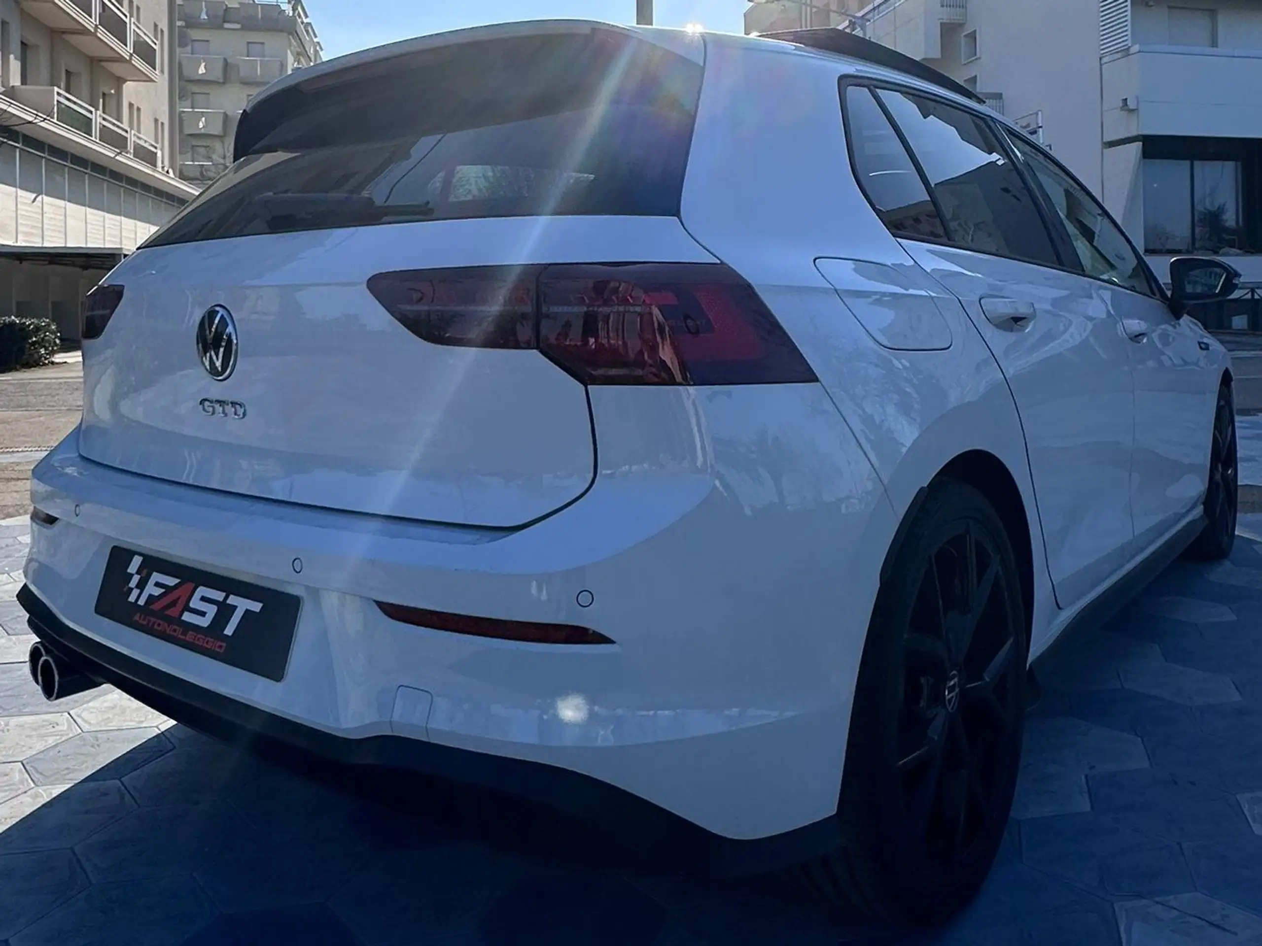 Volkswagen - Golf