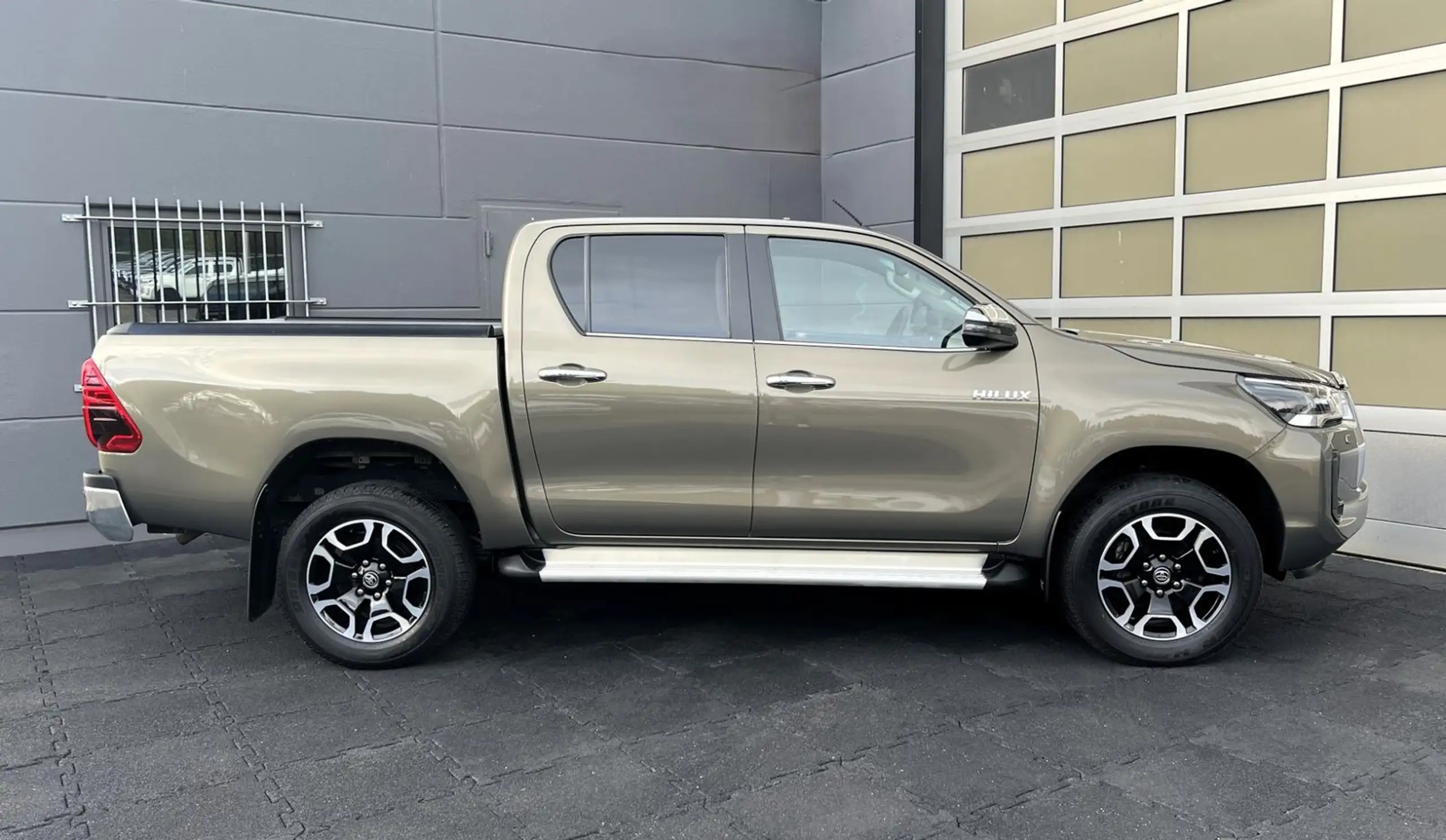 Toyota - Hilux