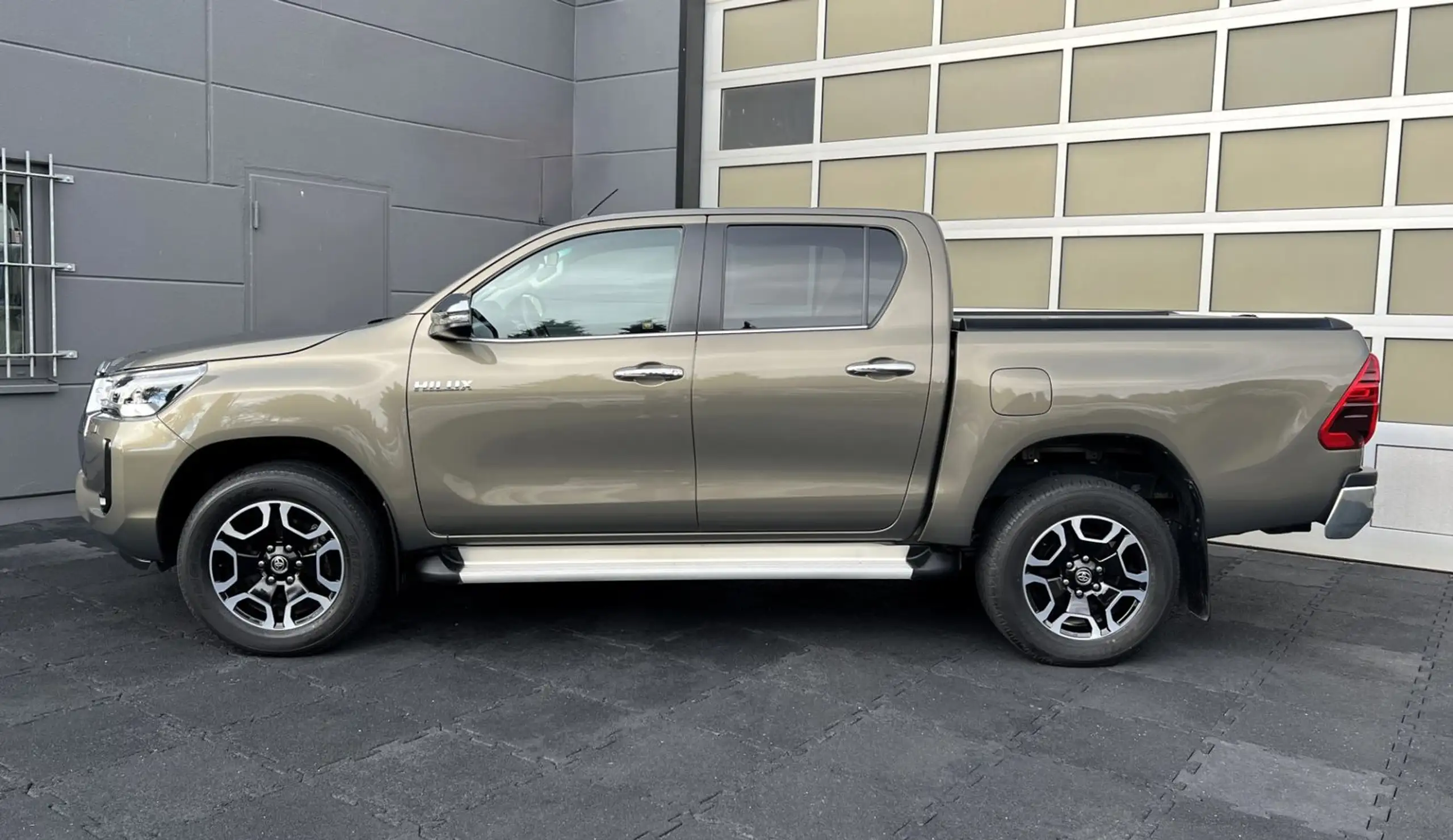 Toyota - Hilux