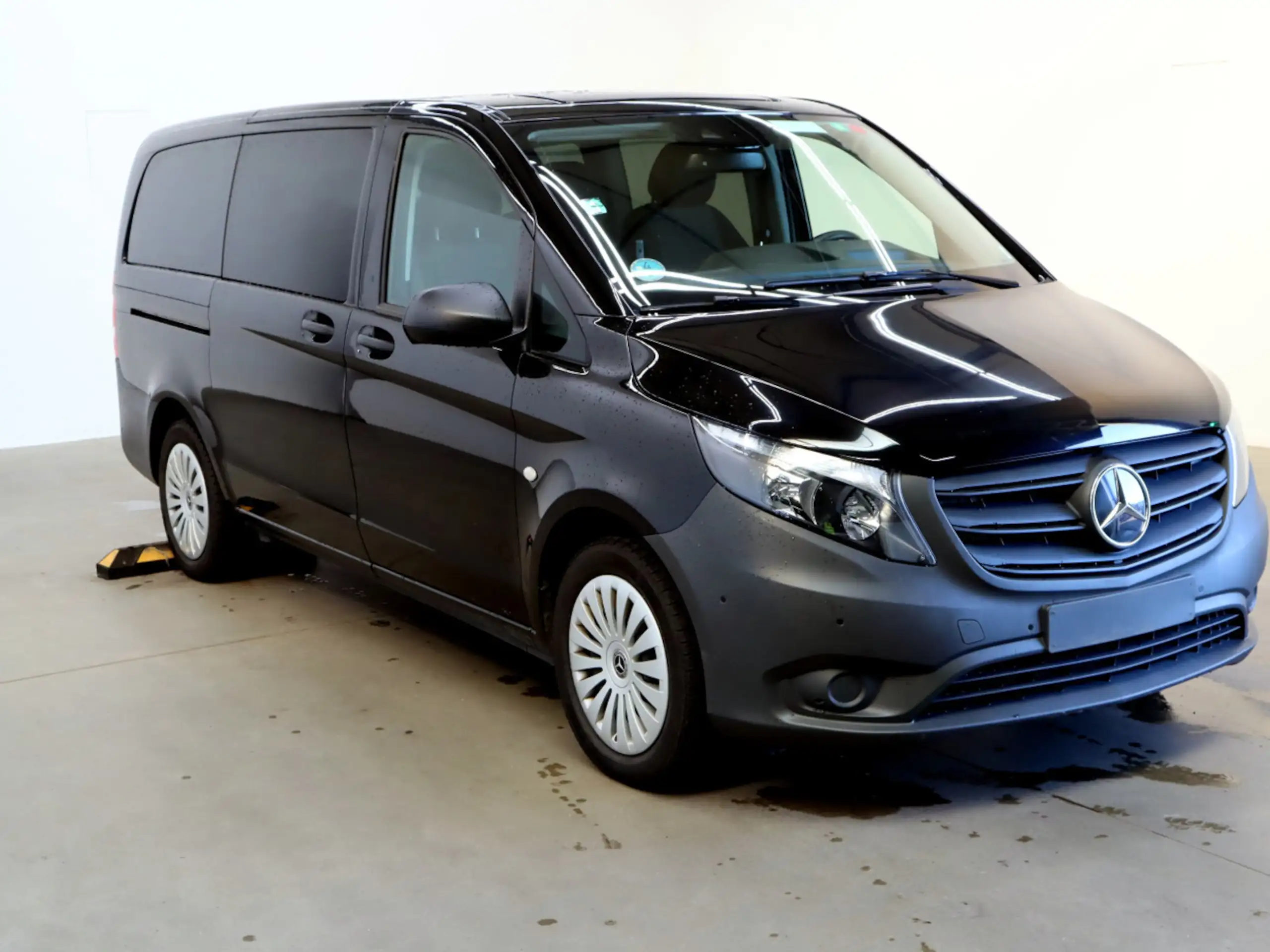 Mercedes-Benz - Vito