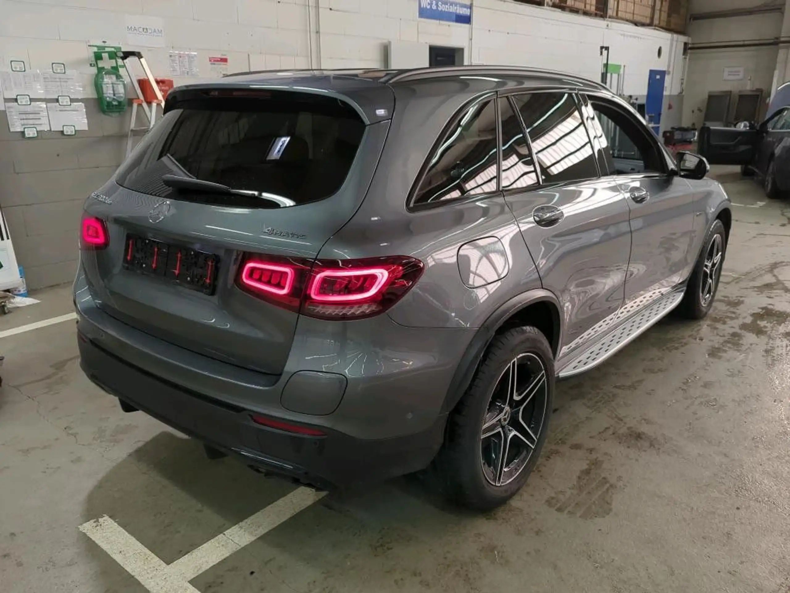 Mercedes-Benz - GLC 300