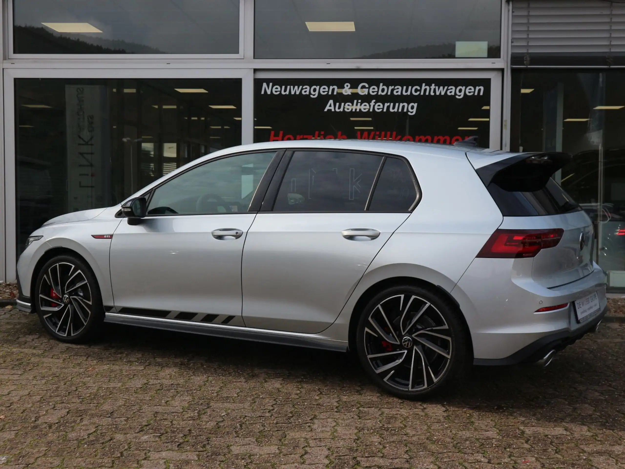 Volkswagen - Golf GTI