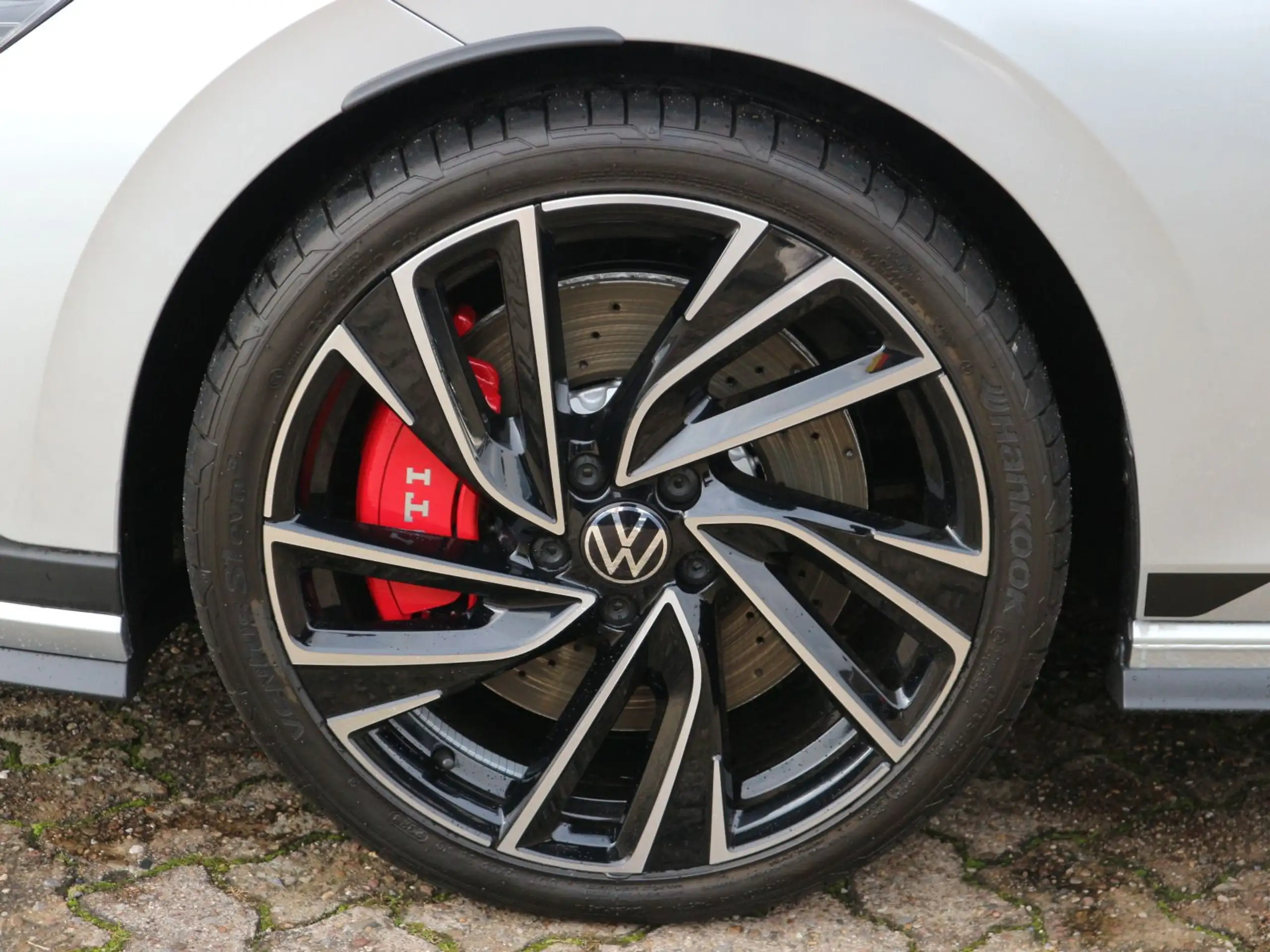 Volkswagen - Golf GTI