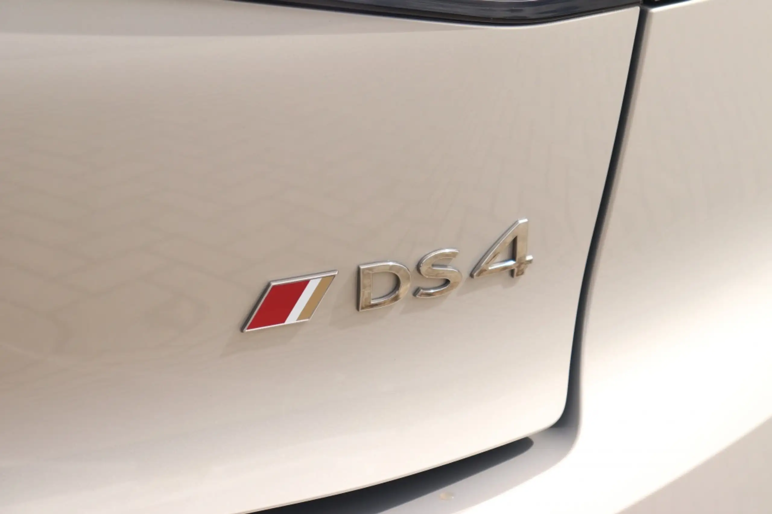 DS Automobiles - DS 4