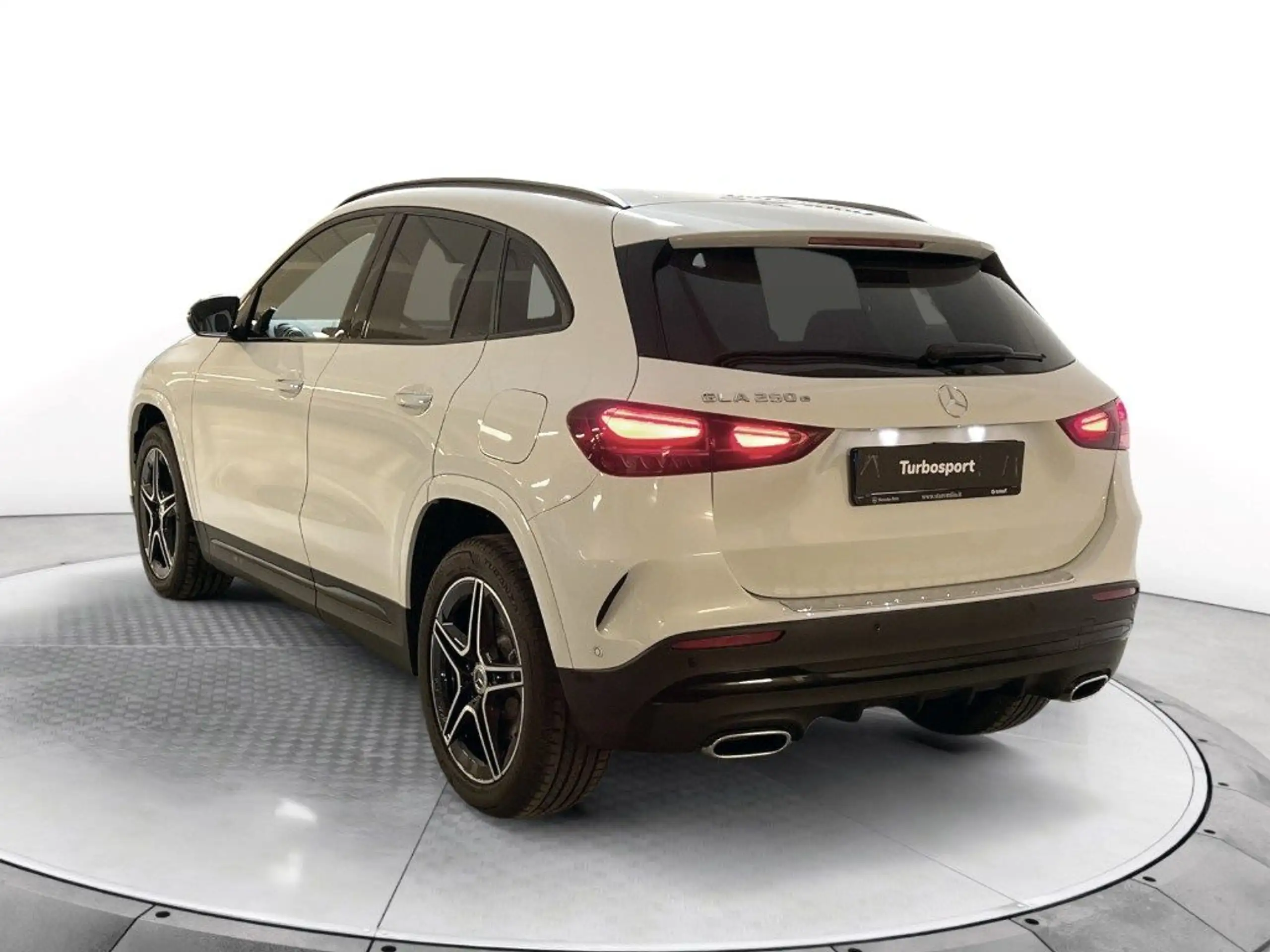 Mercedes-Benz - GLA 250