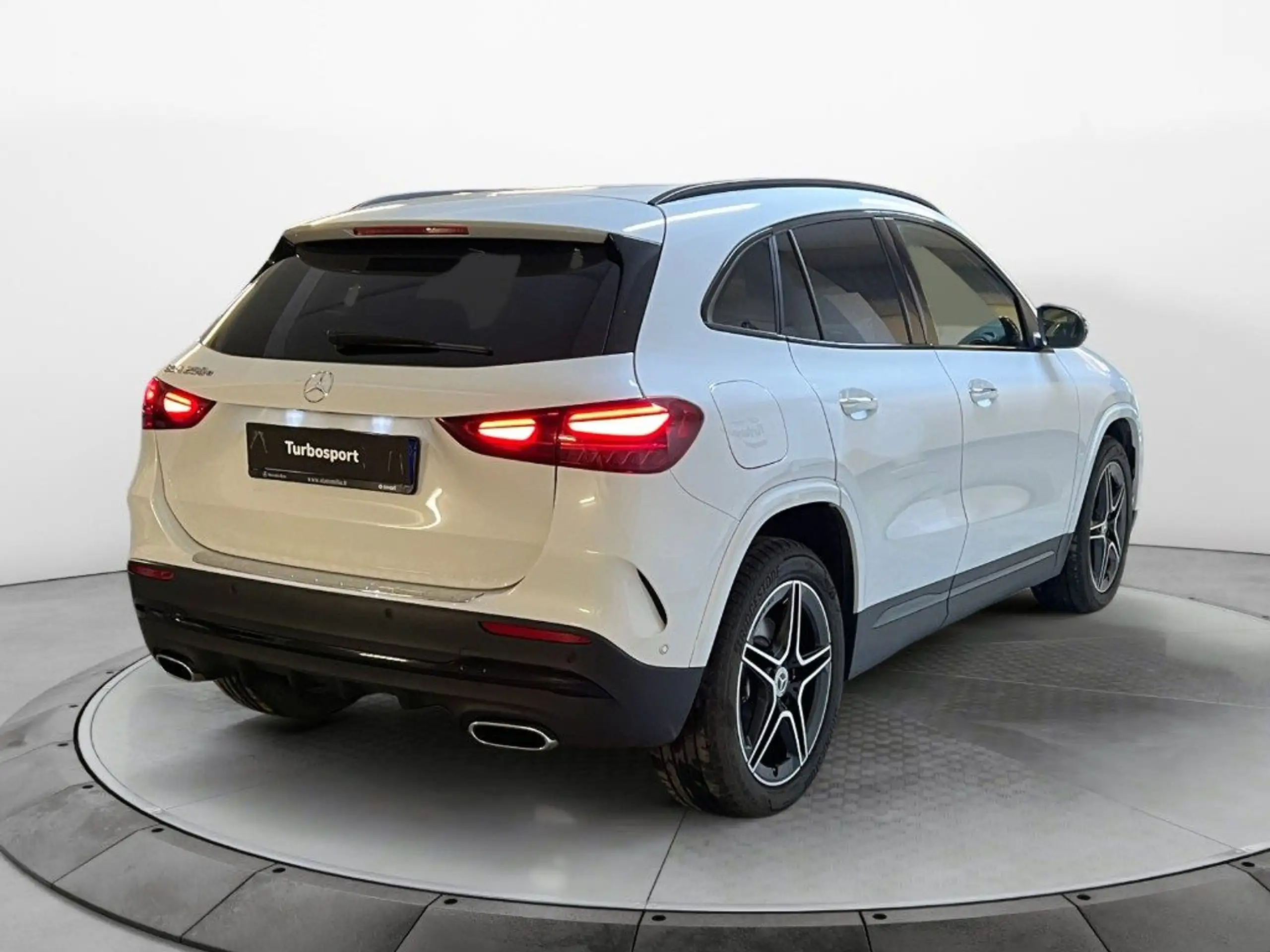 Mercedes-Benz - GLA 250