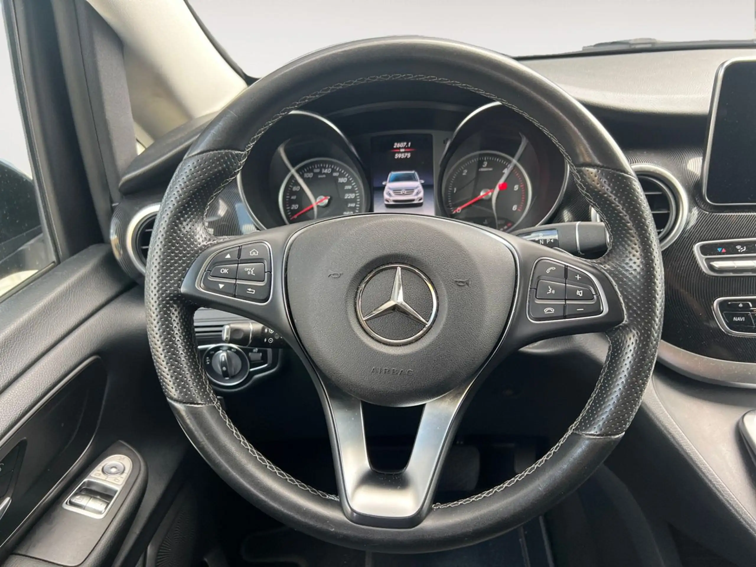 Mercedes-Benz - V 220