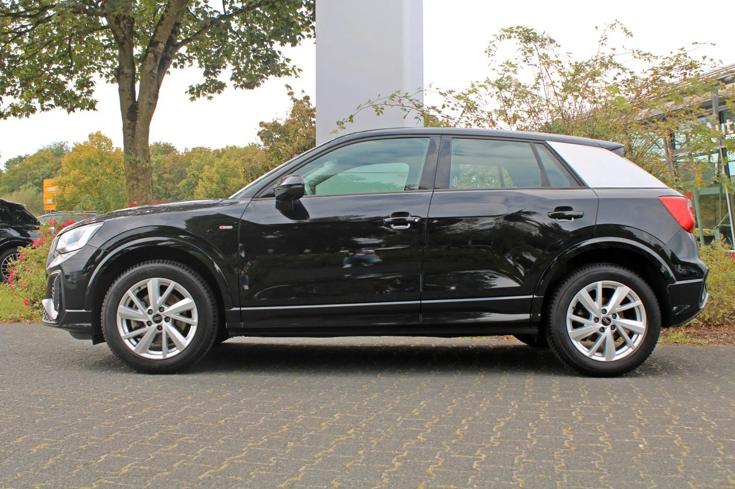 Audi - Q2