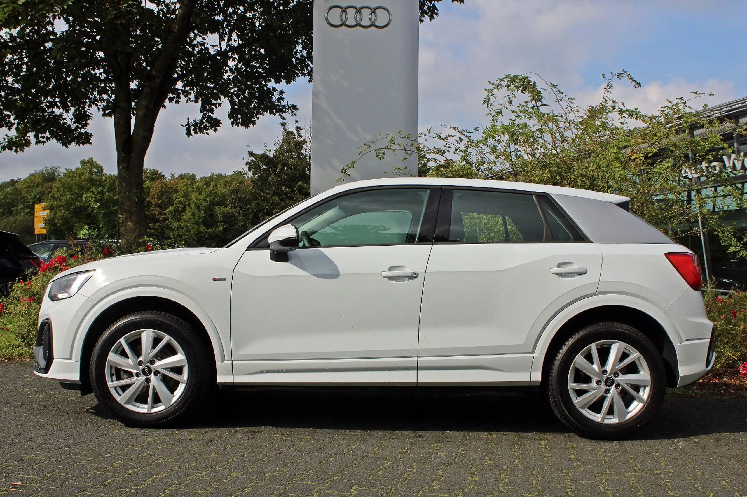 Audi - Q2