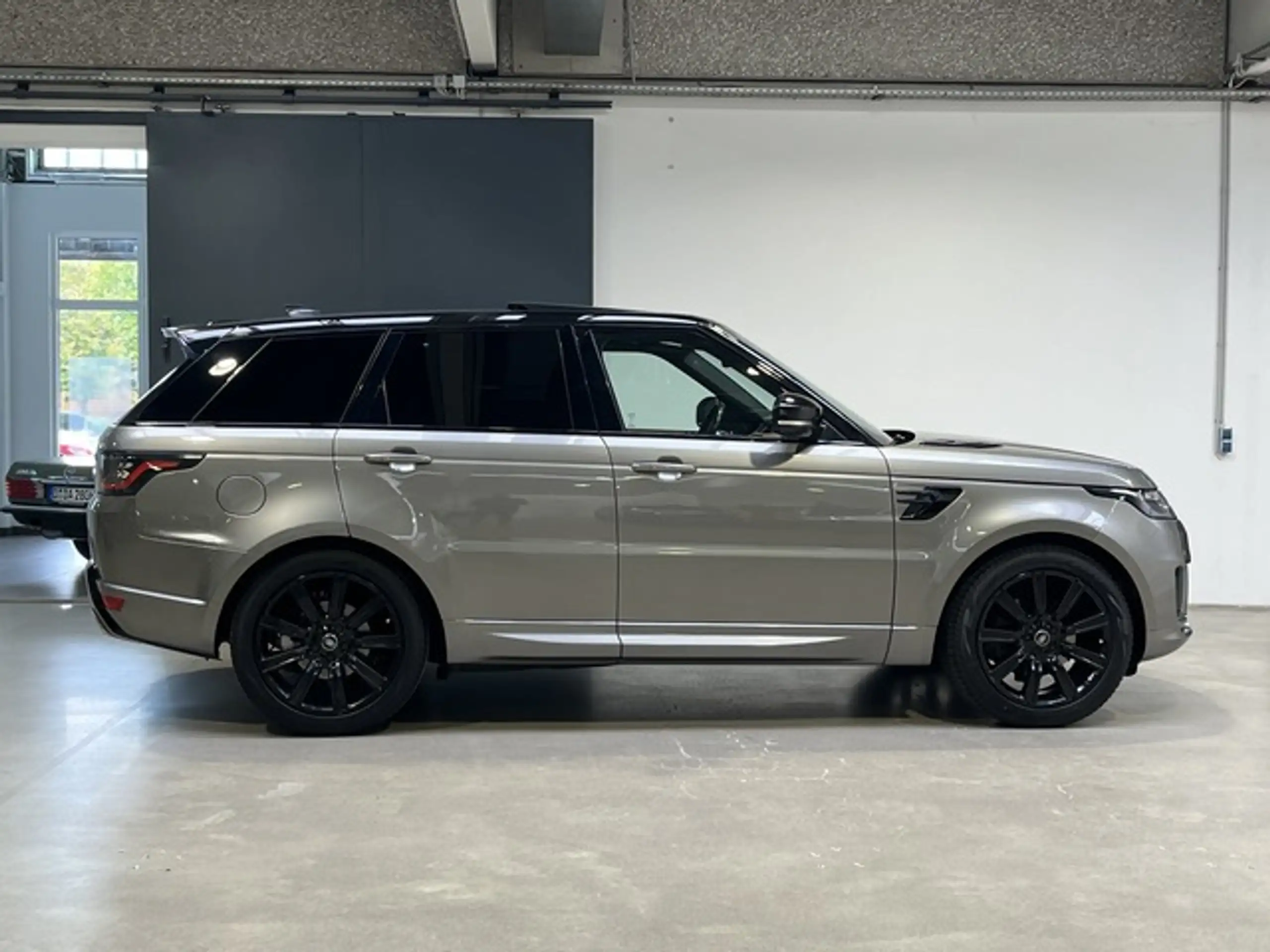 Land Rover - Range Rover Sport