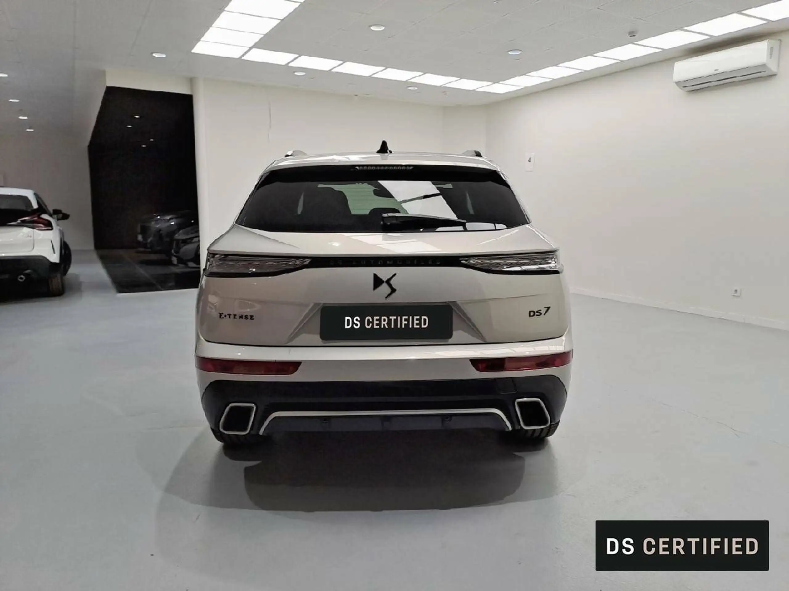 DS Automobiles - DS 7 Crossback