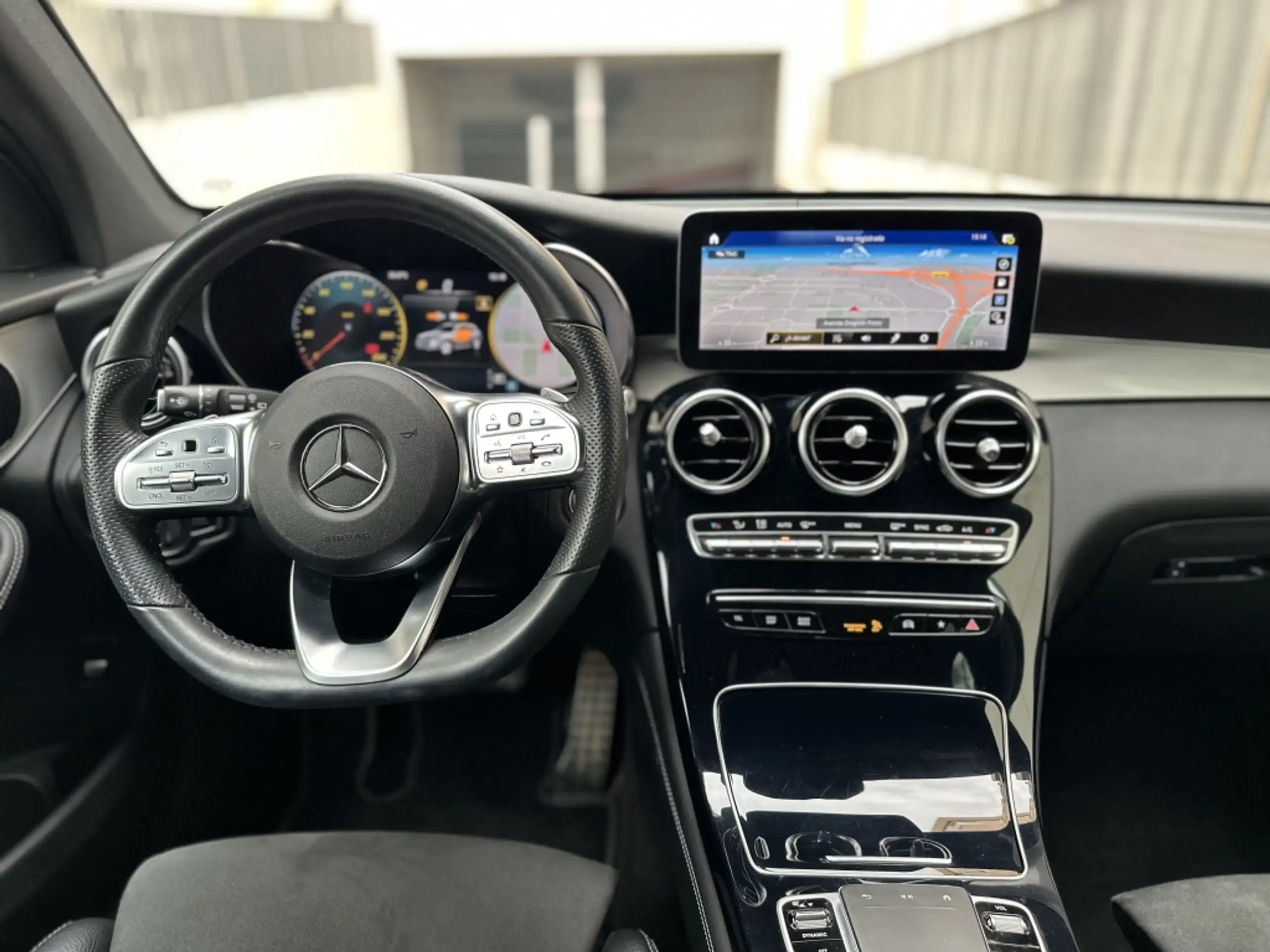 Mercedes-Benz - GLC 200