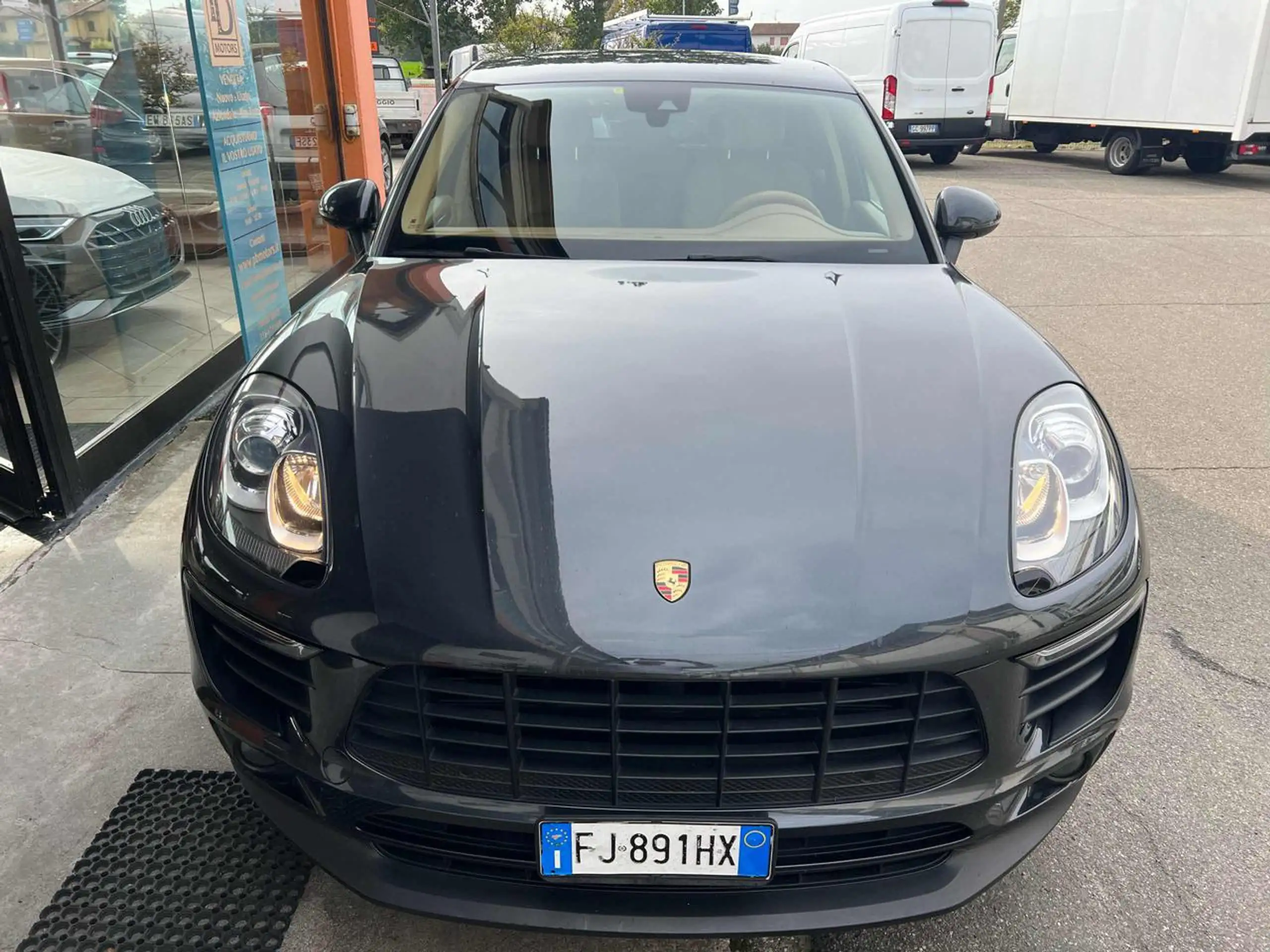 Porsche - Macan