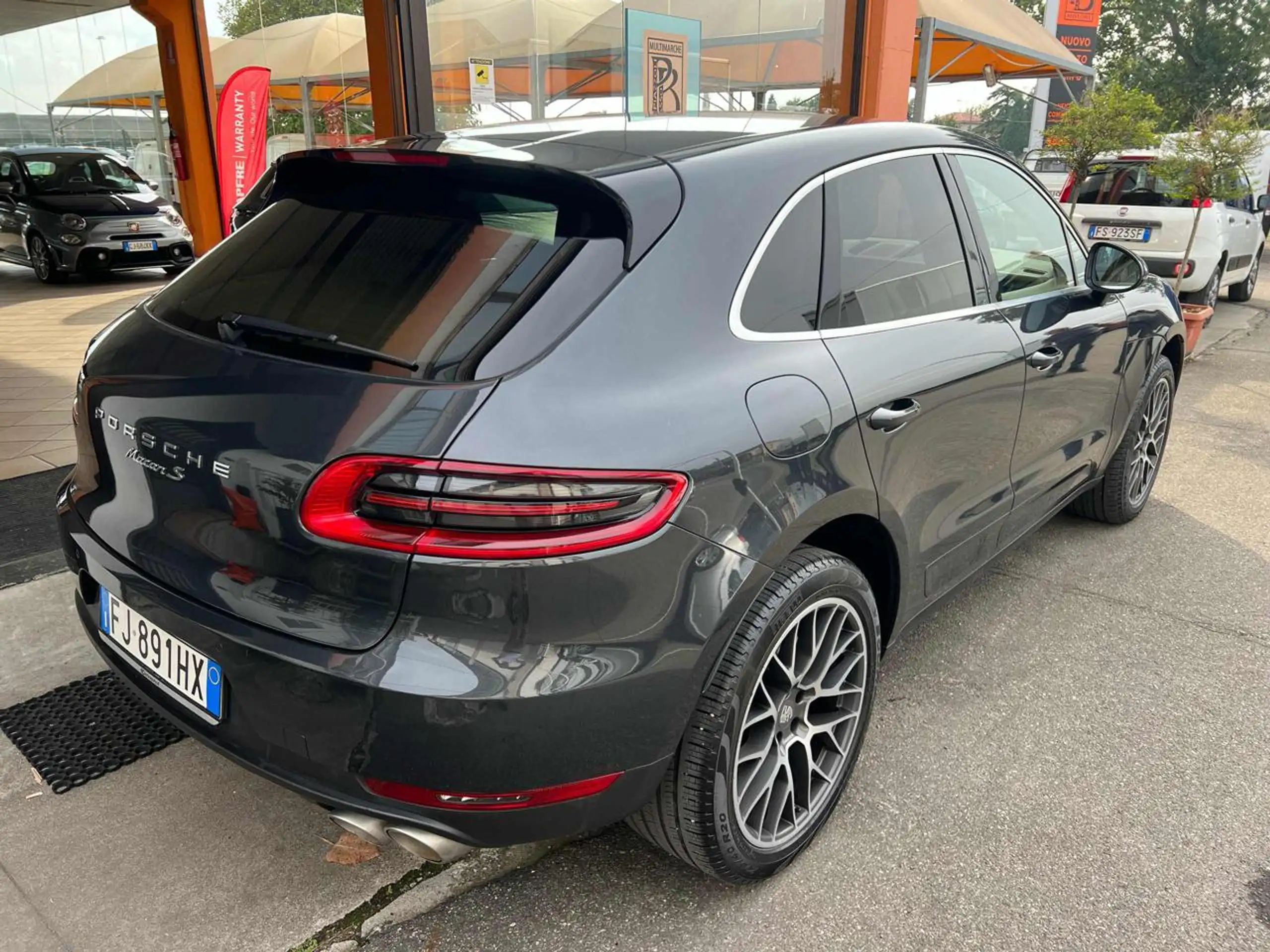 Porsche - Macan