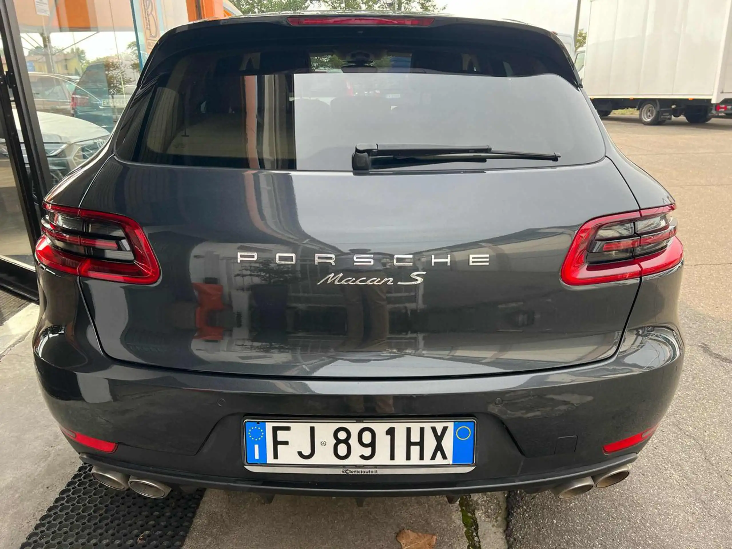 Porsche - Macan