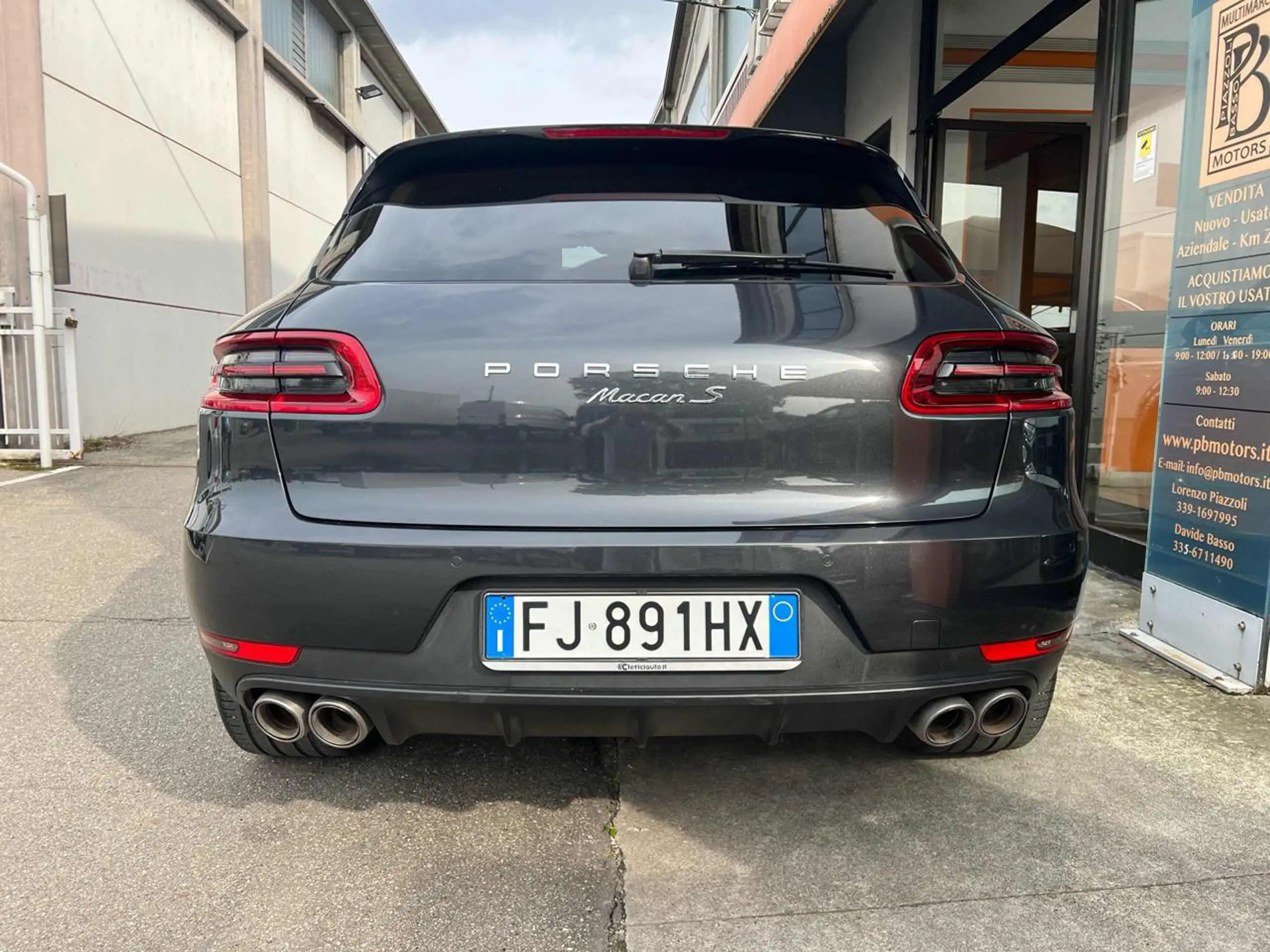 Porsche - Macan