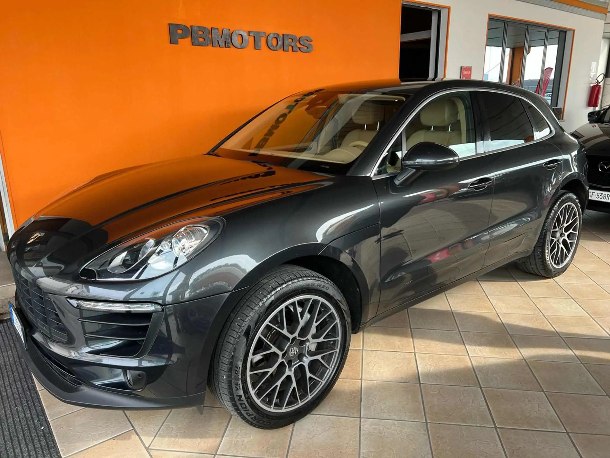 Porsche - Macan