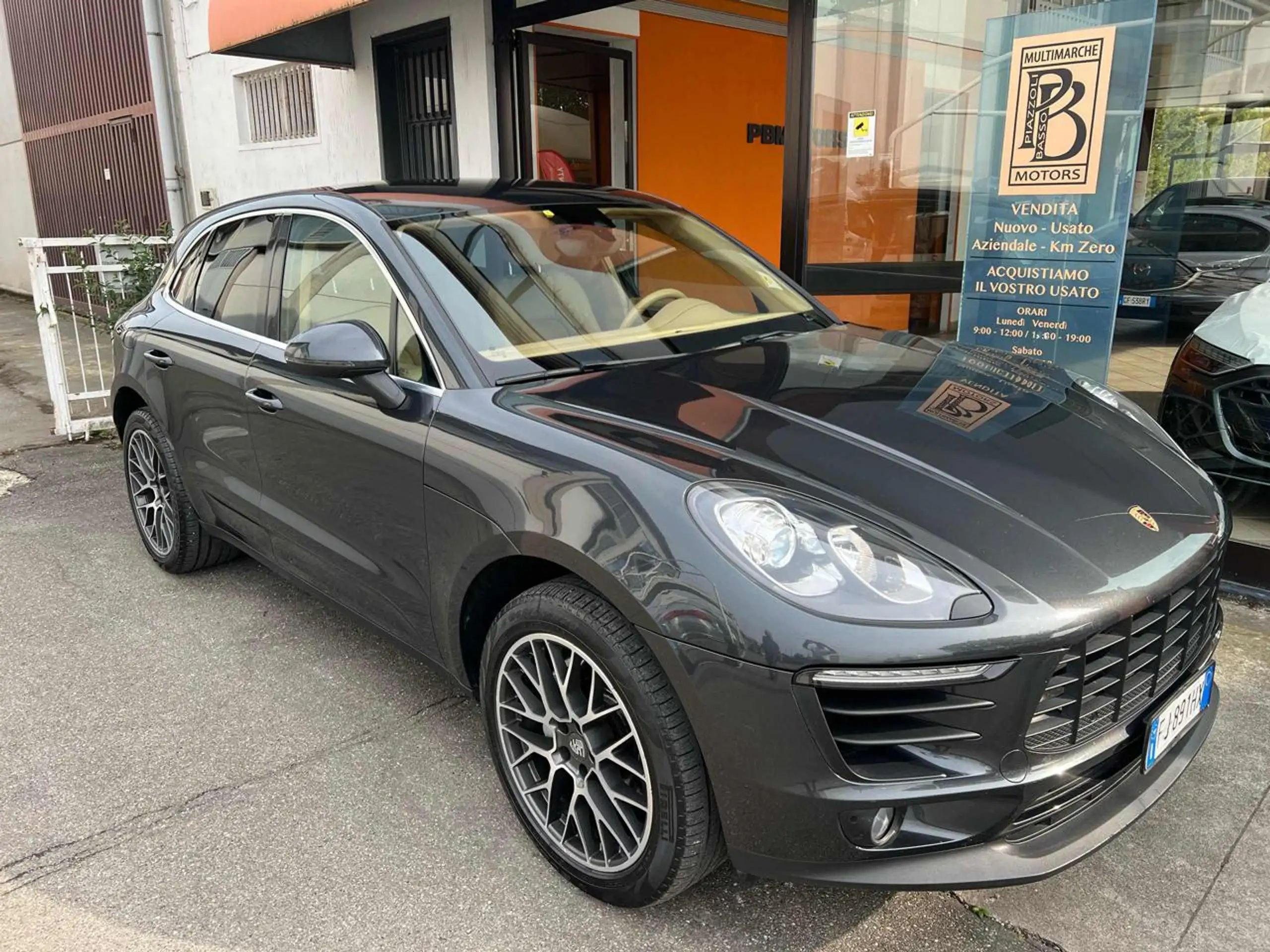 Porsche - Macan