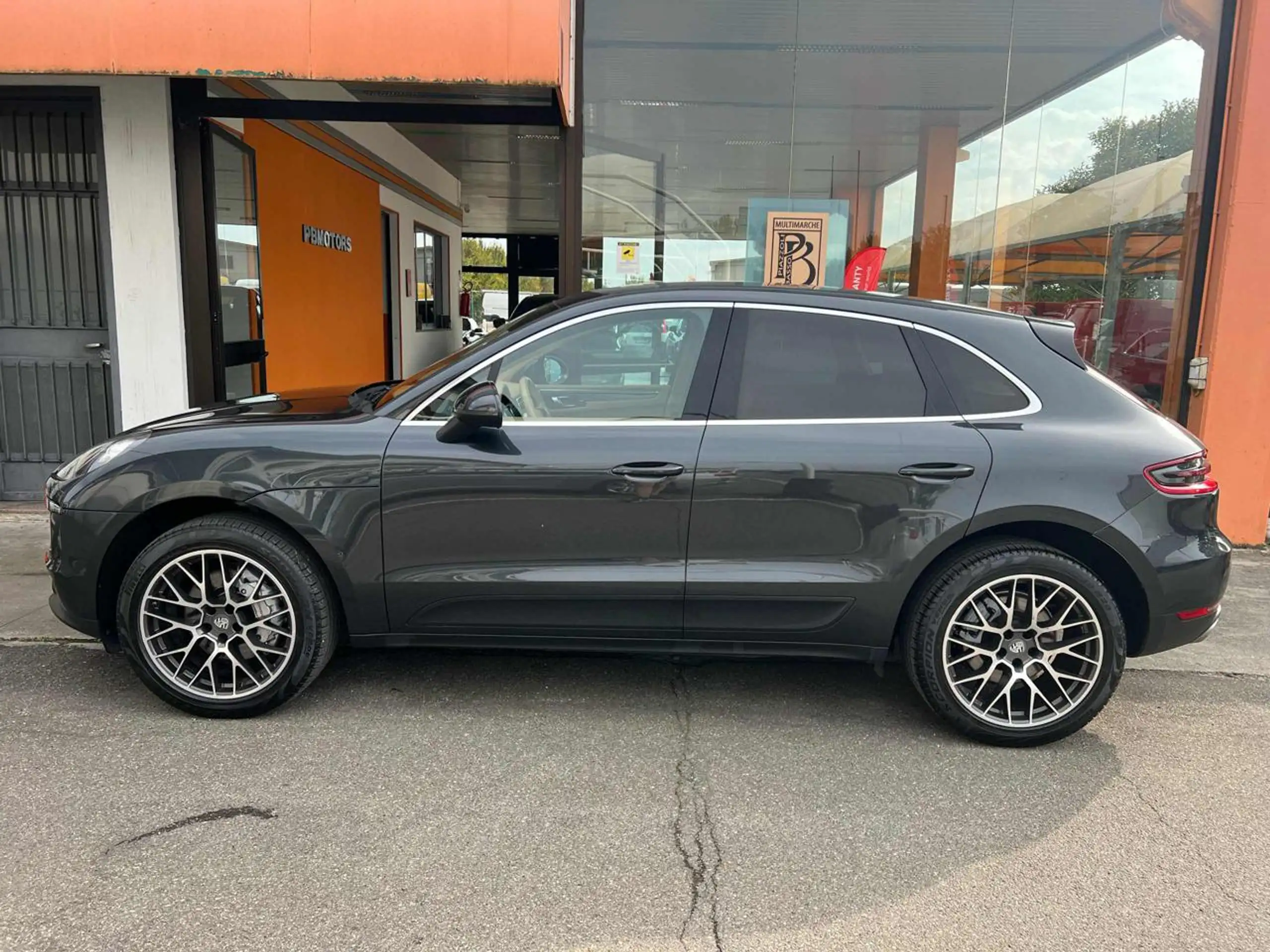 Porsche - Macan