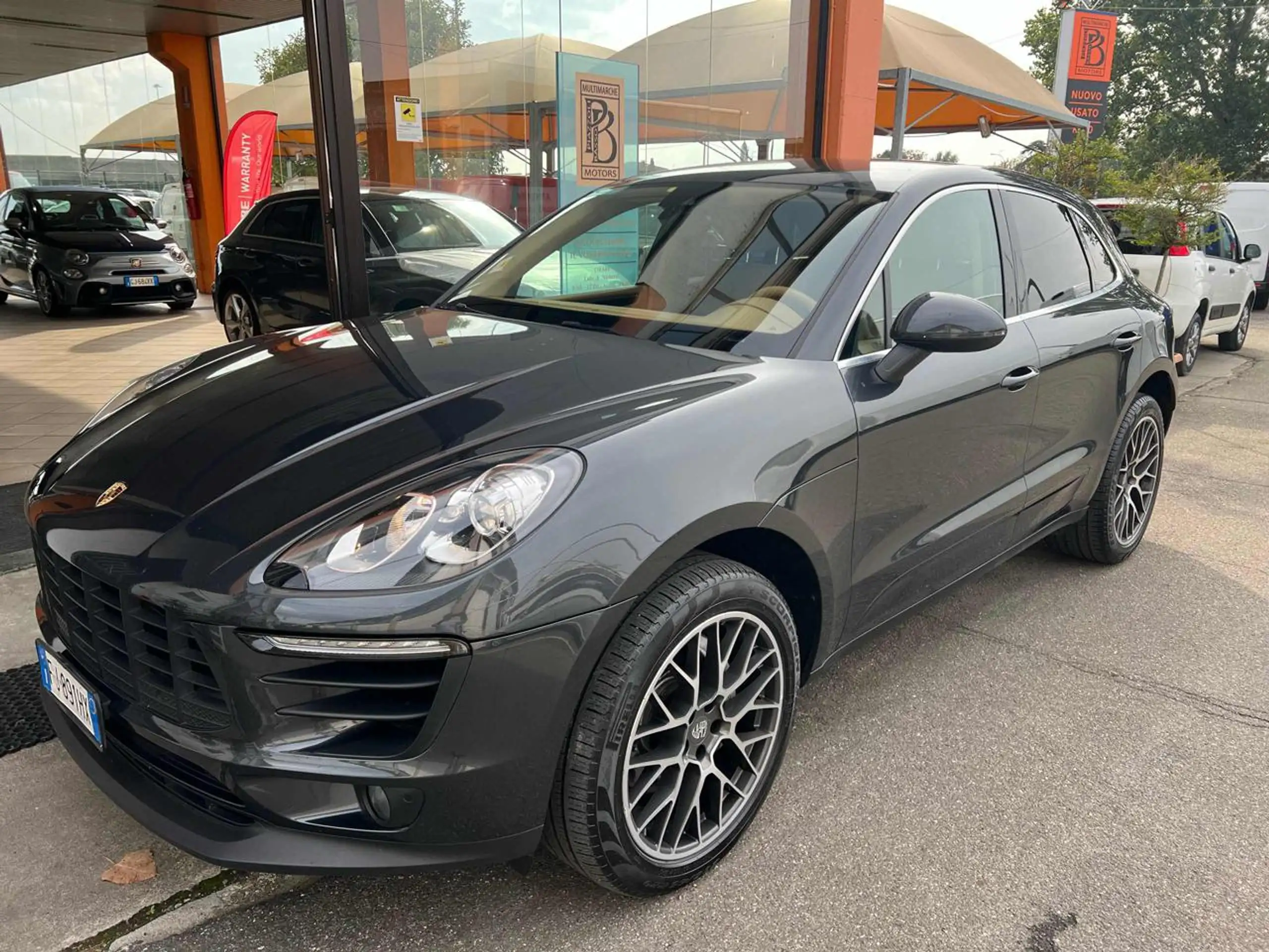 Porsche - Macan