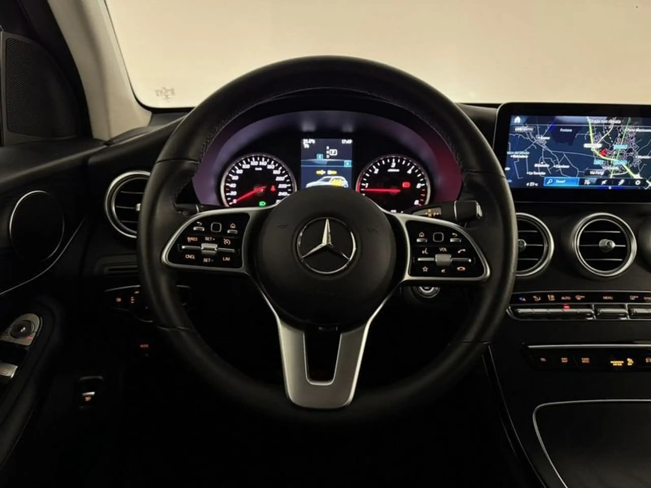 Mercedes-Benz - GLC 220