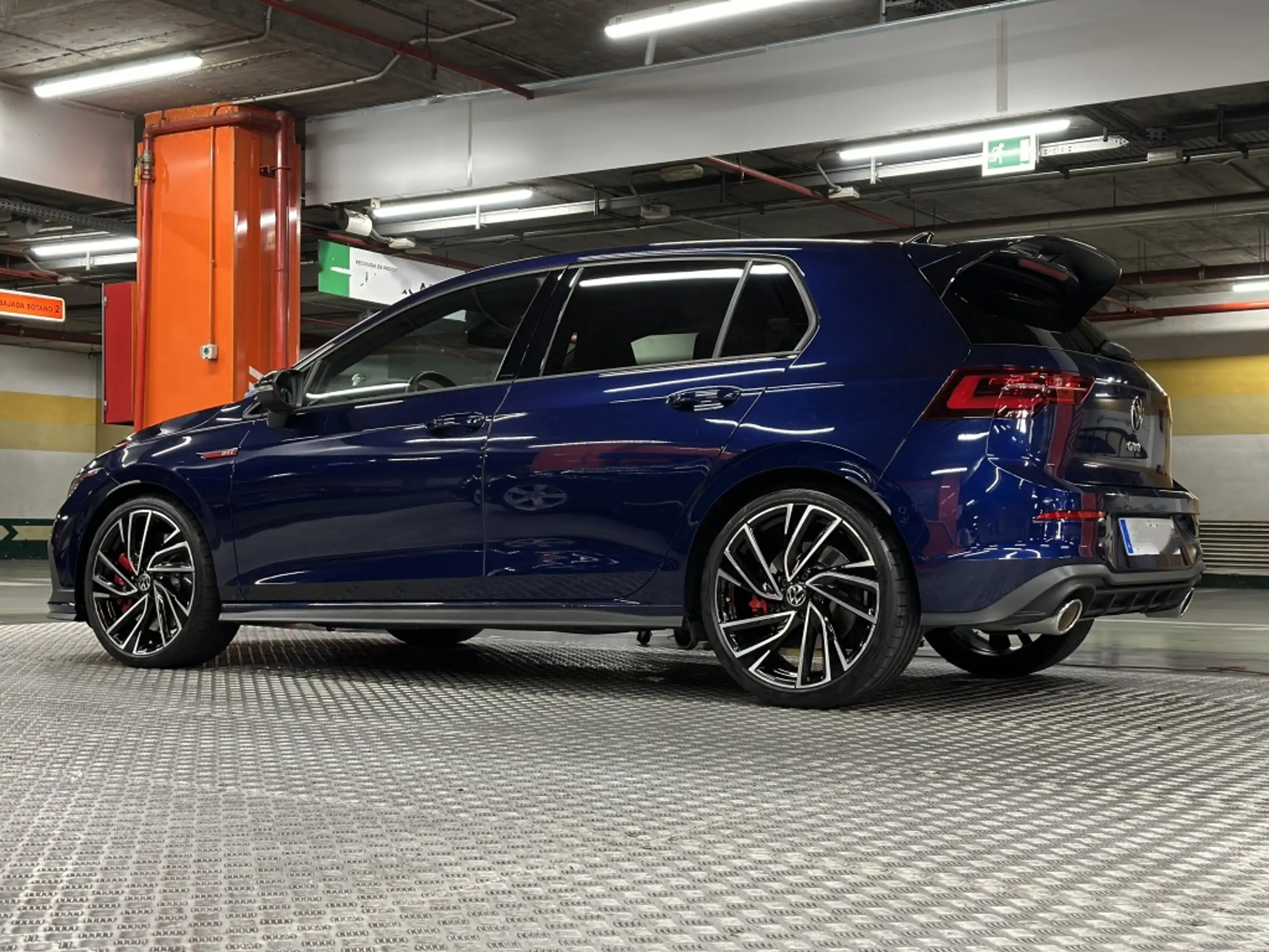 Volkswagen - Golf GTI