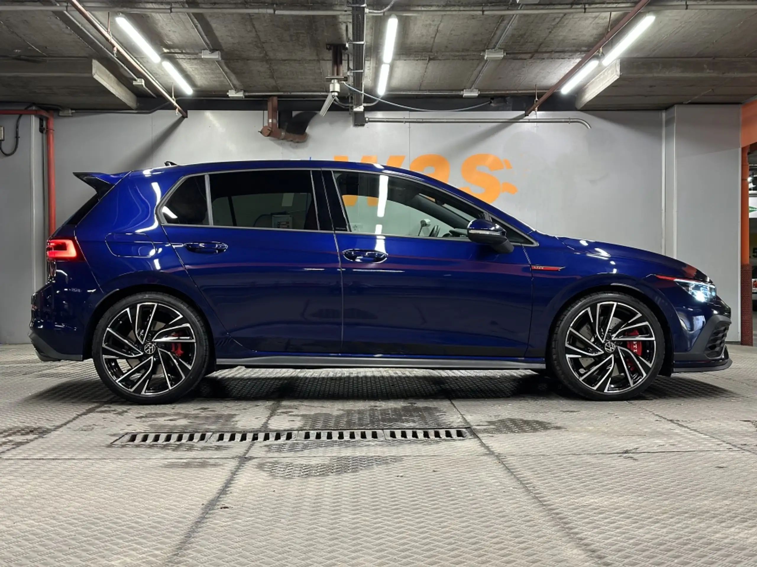 Volkswagen - Golf GTI