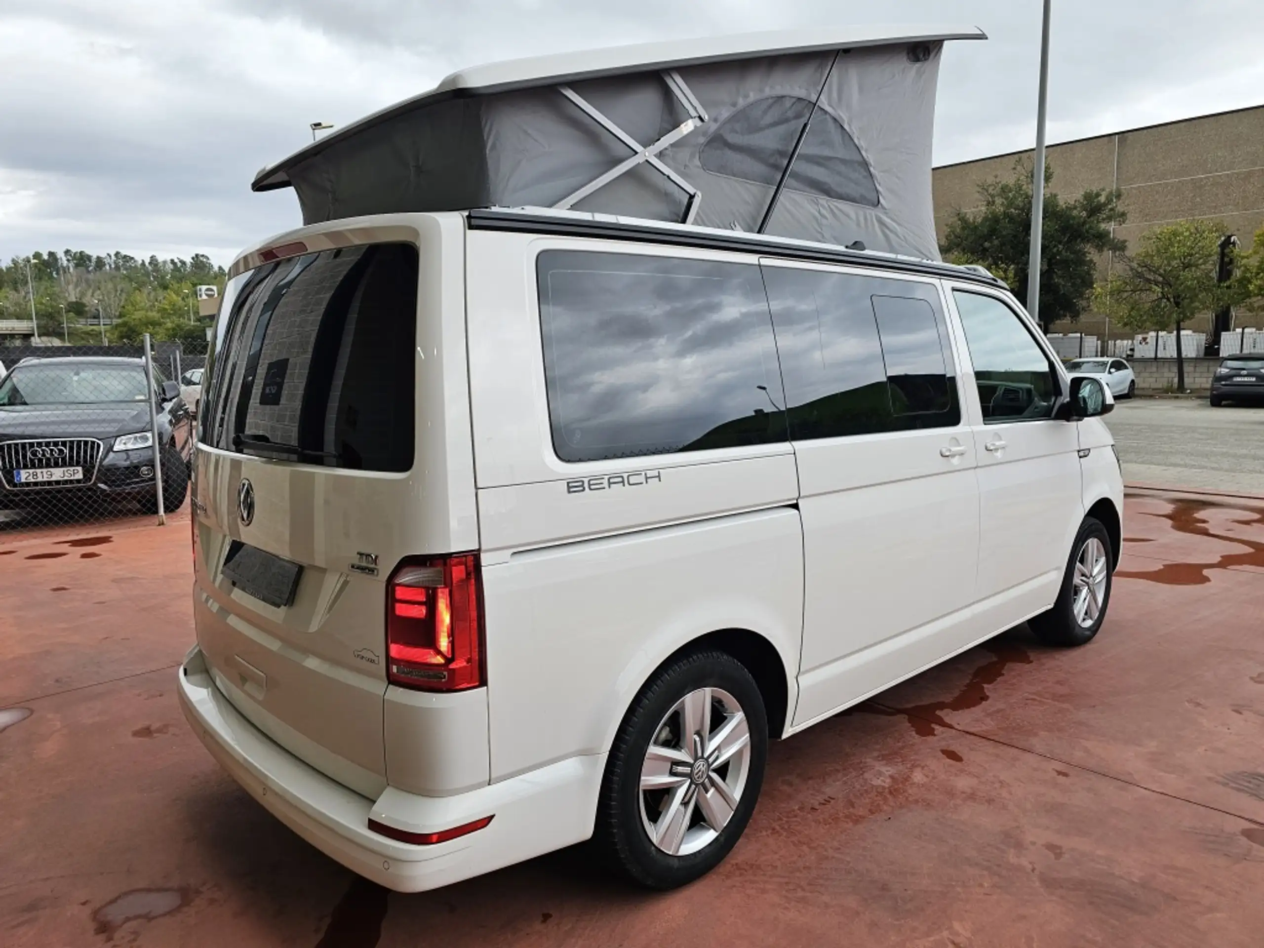 Volkswagen - T5 California