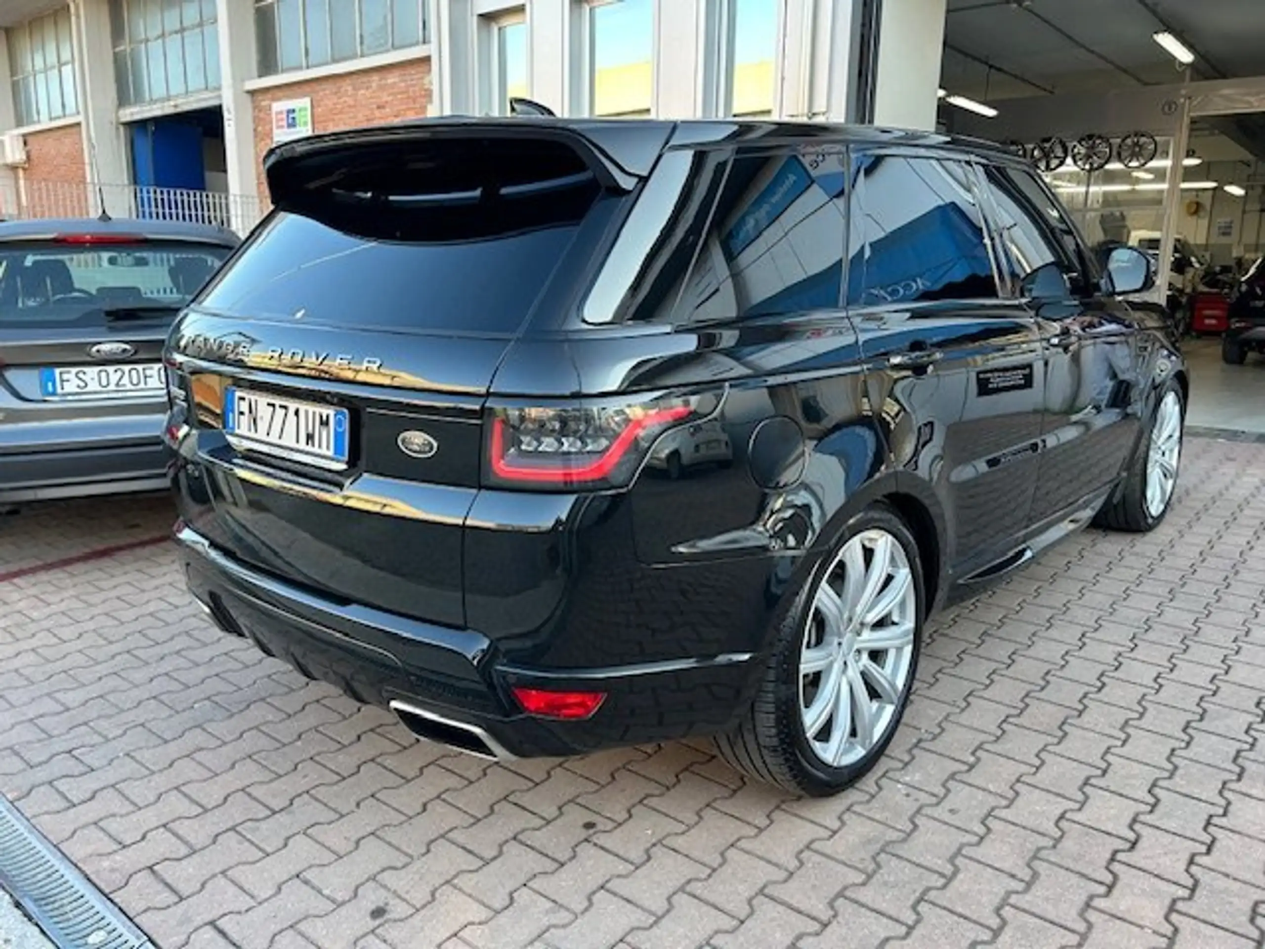 Land Rover - Range Rover Sport