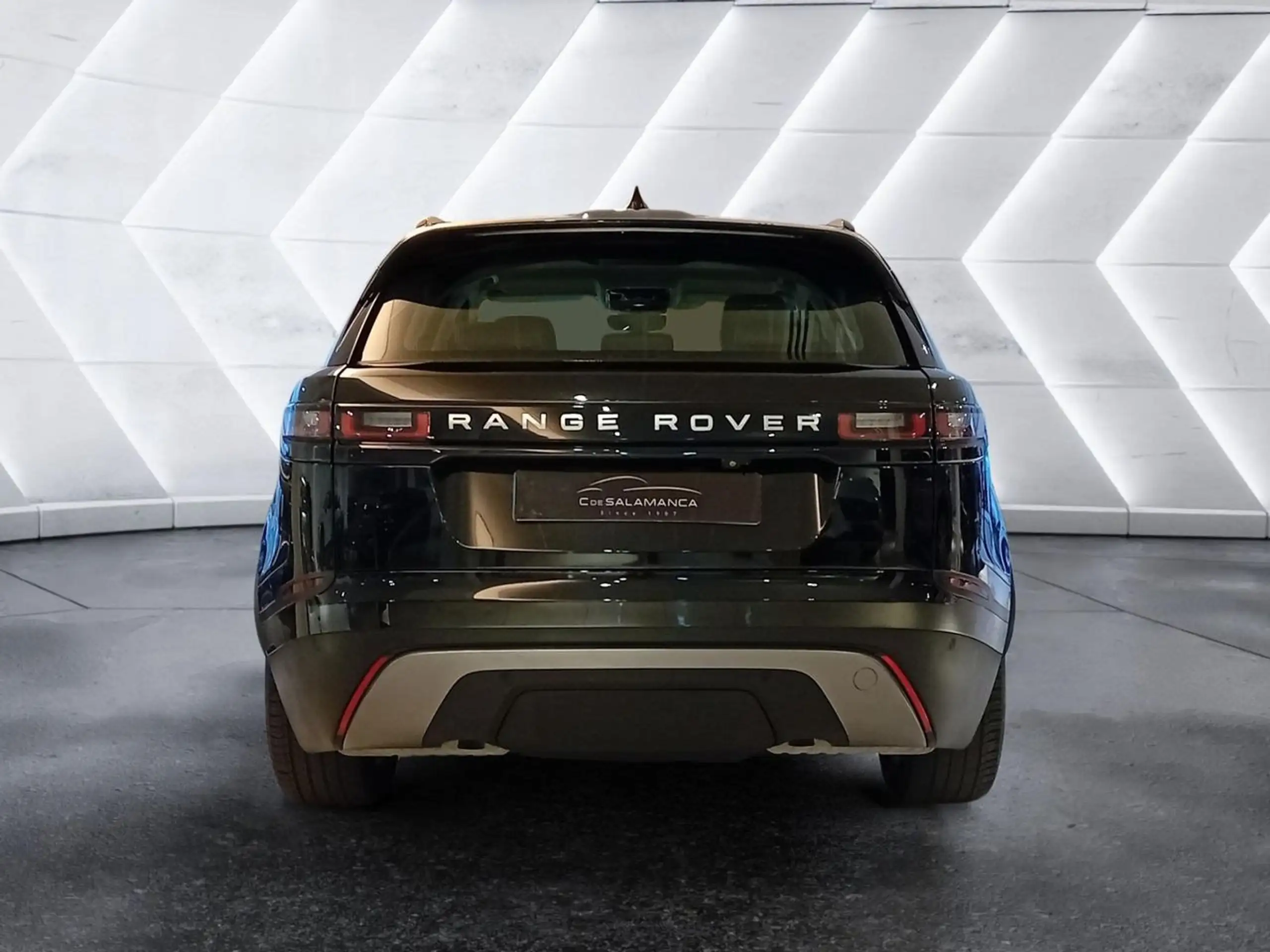 Land Rover - Range Rover Velar