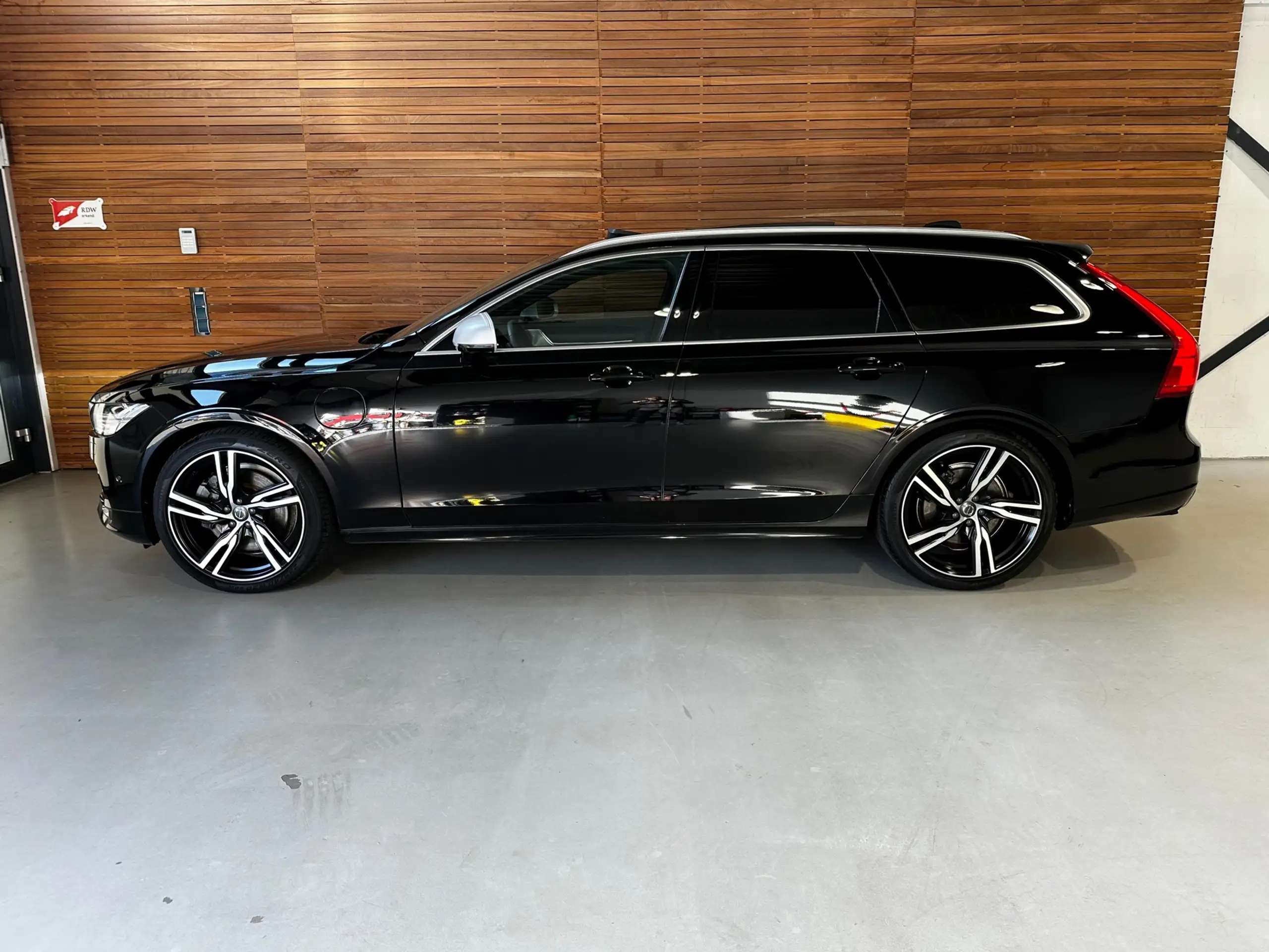 Volvo - V90