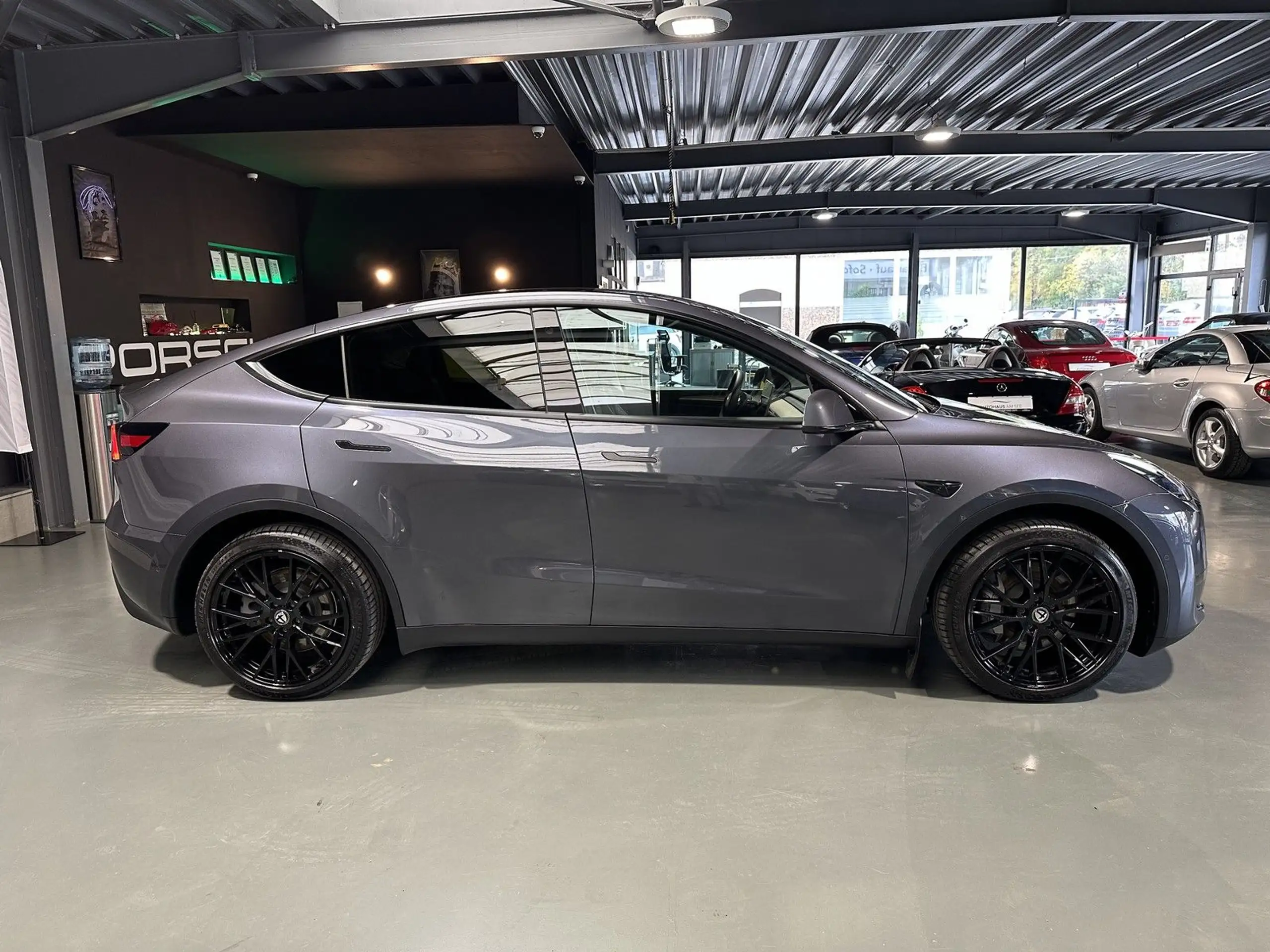 Tesla - Model Y